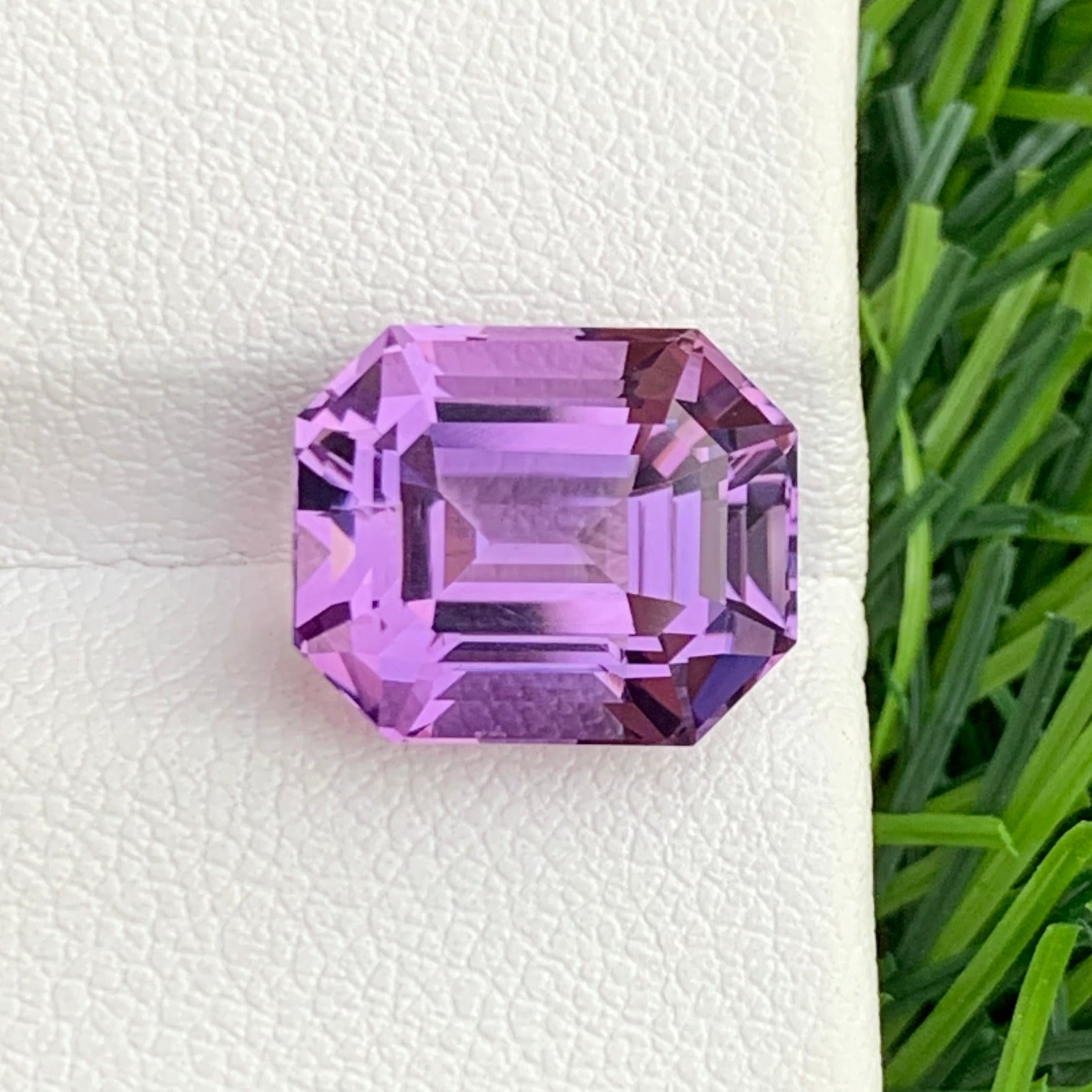 Long Asscher cut amethyst for jewelry
Bi-color amethyst gemstone Brazil