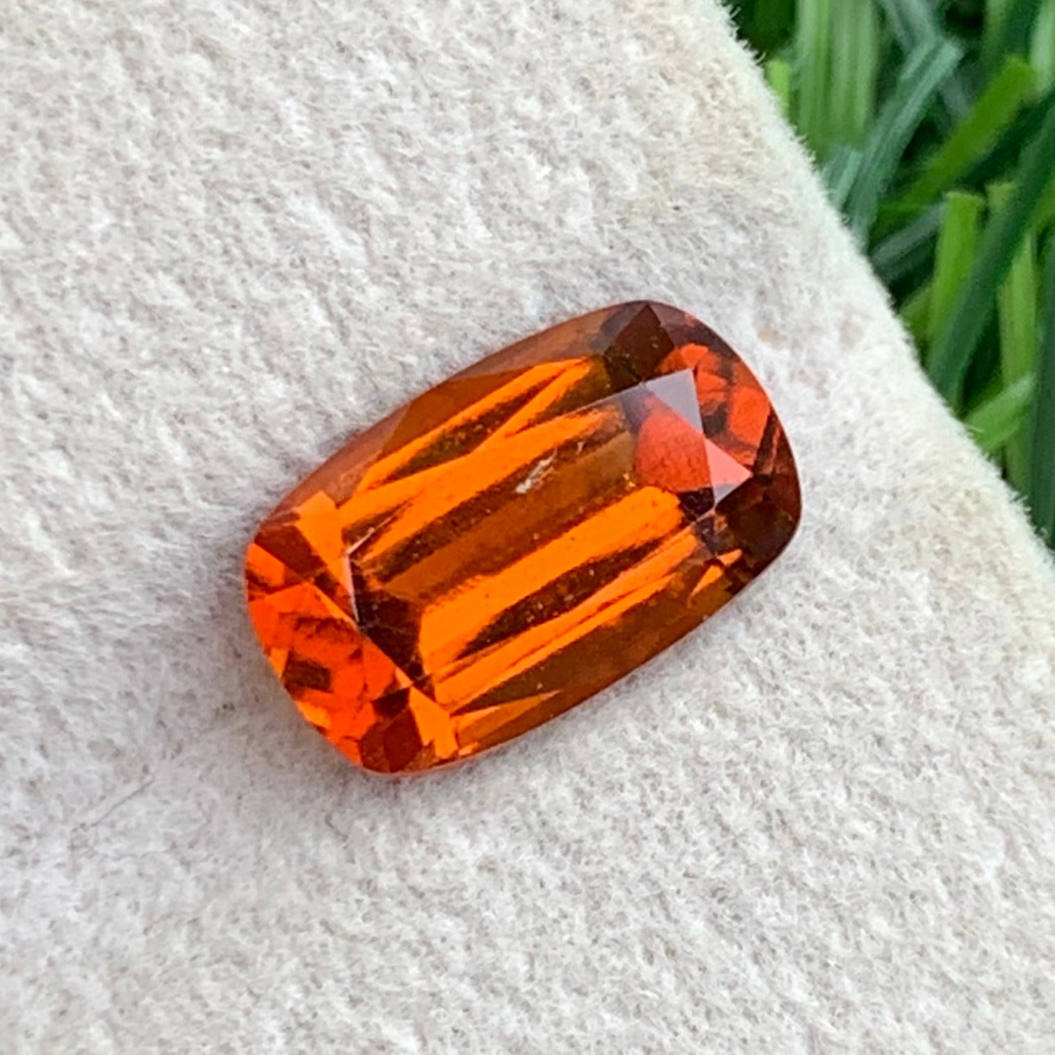 3.10 Carat Garnet
Natural Gomed Stone