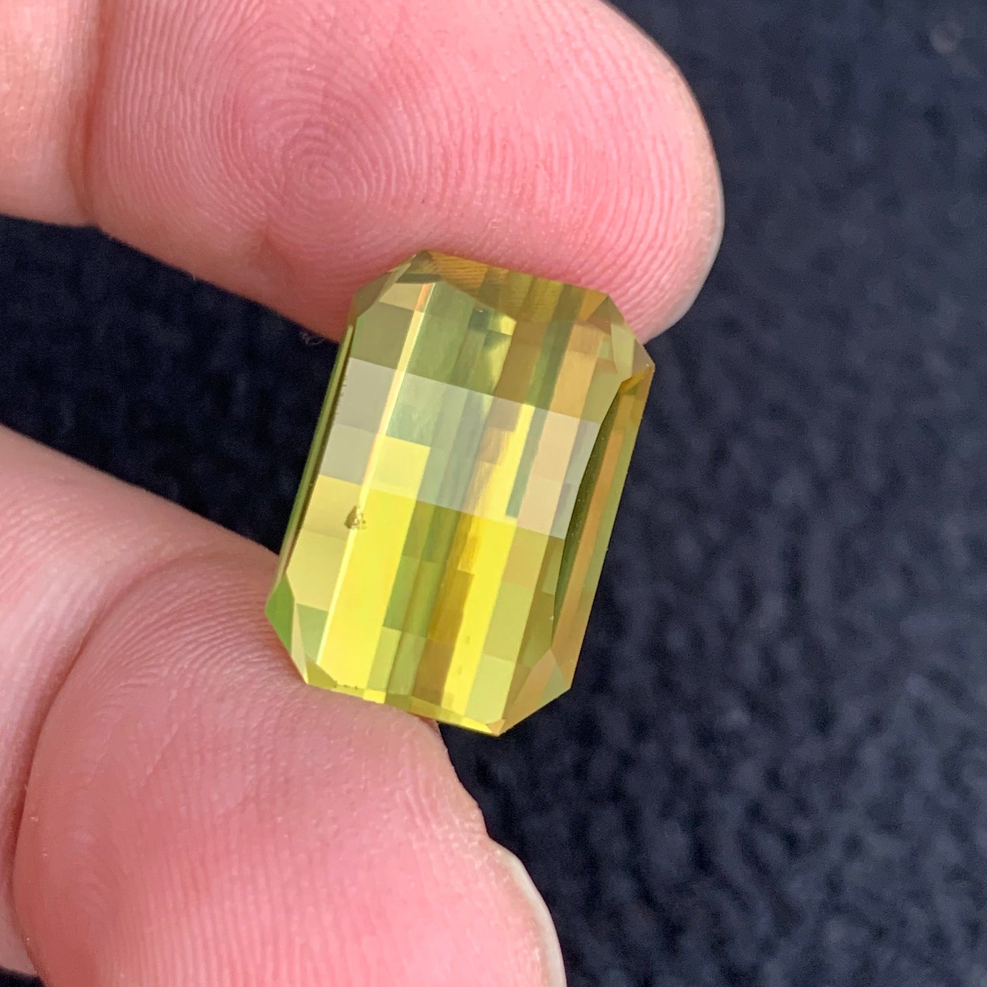 Loose Lemon Quartz Stone 14.25 Carats VVS Clarity