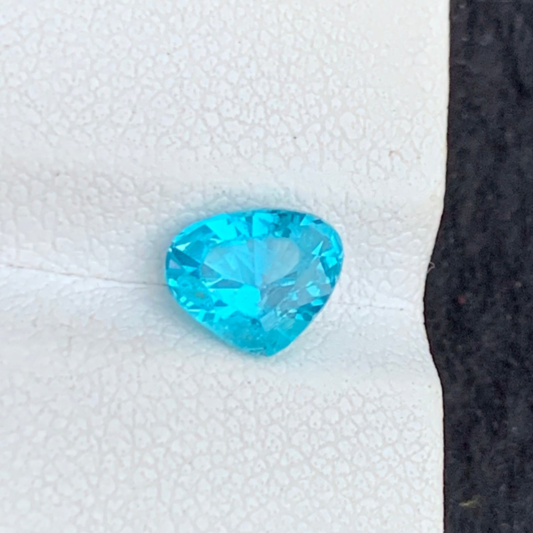 Sky Blue apatite
Loose Neon Blue Apatite Gemstone VVS Clarity