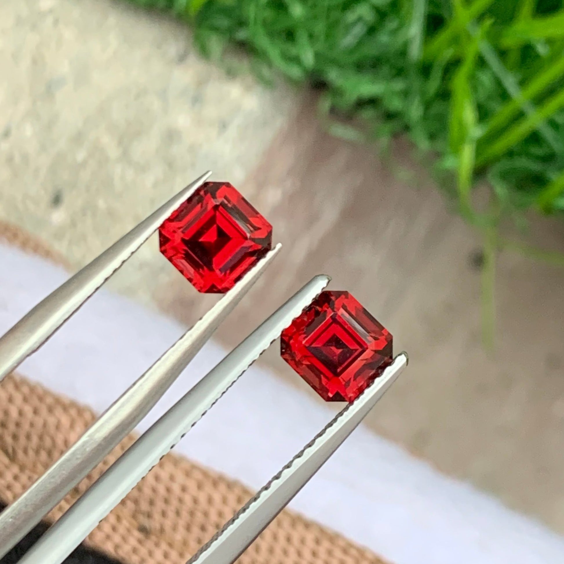 Rodolite Garnet pair
Loose Rhodolite Garnet 2.25 Carats Pair for Earrings