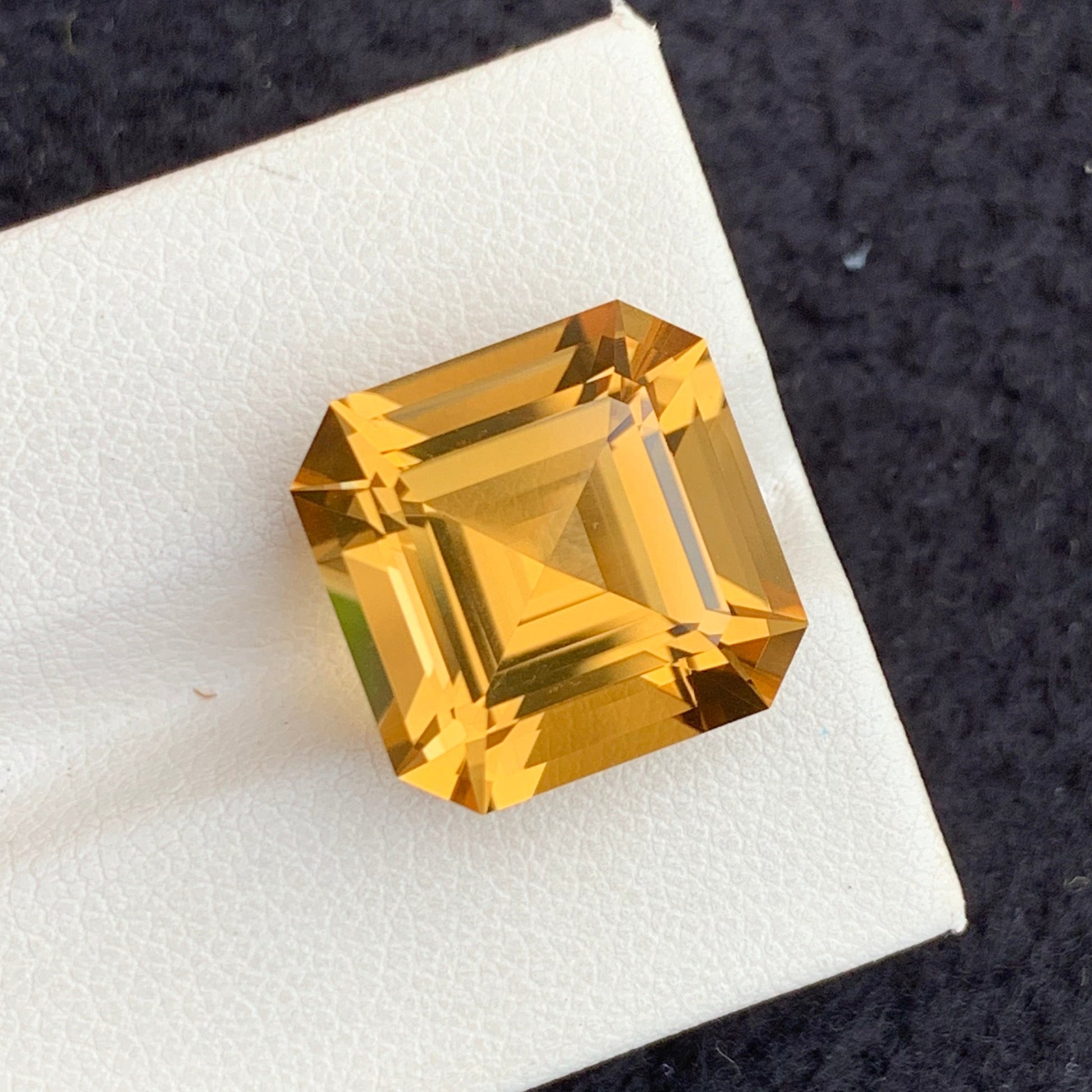 Loose Yellow Citrine Stone – Close-Up Sparkle