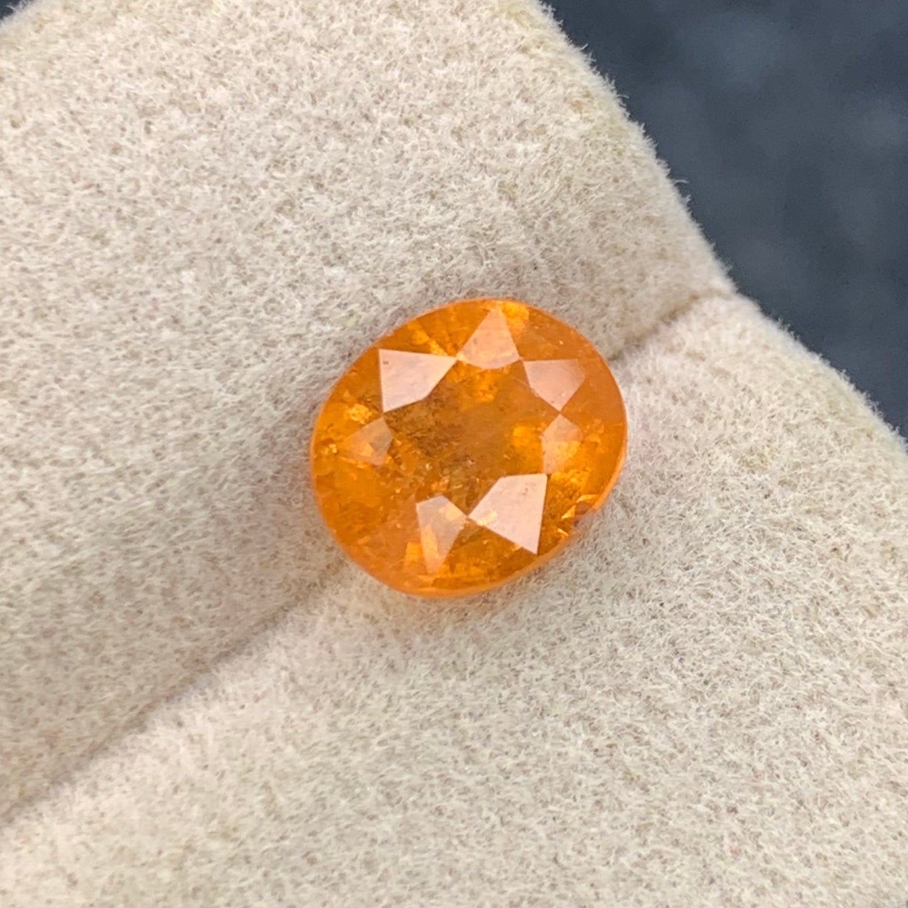 Fiery orange garnet stone

2.7 ct spessartite oval