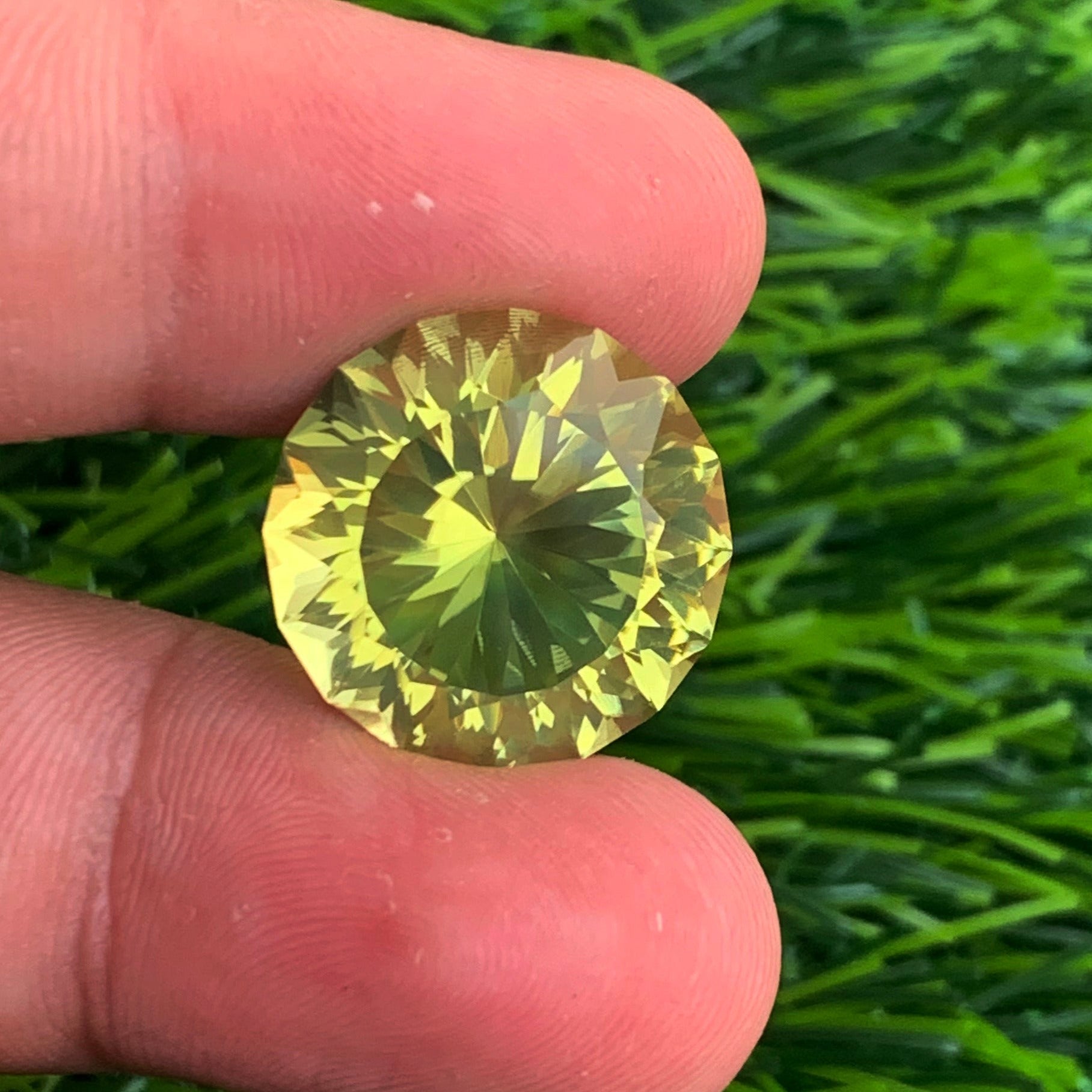 Loup Clean Yellow Quartz Gemstone