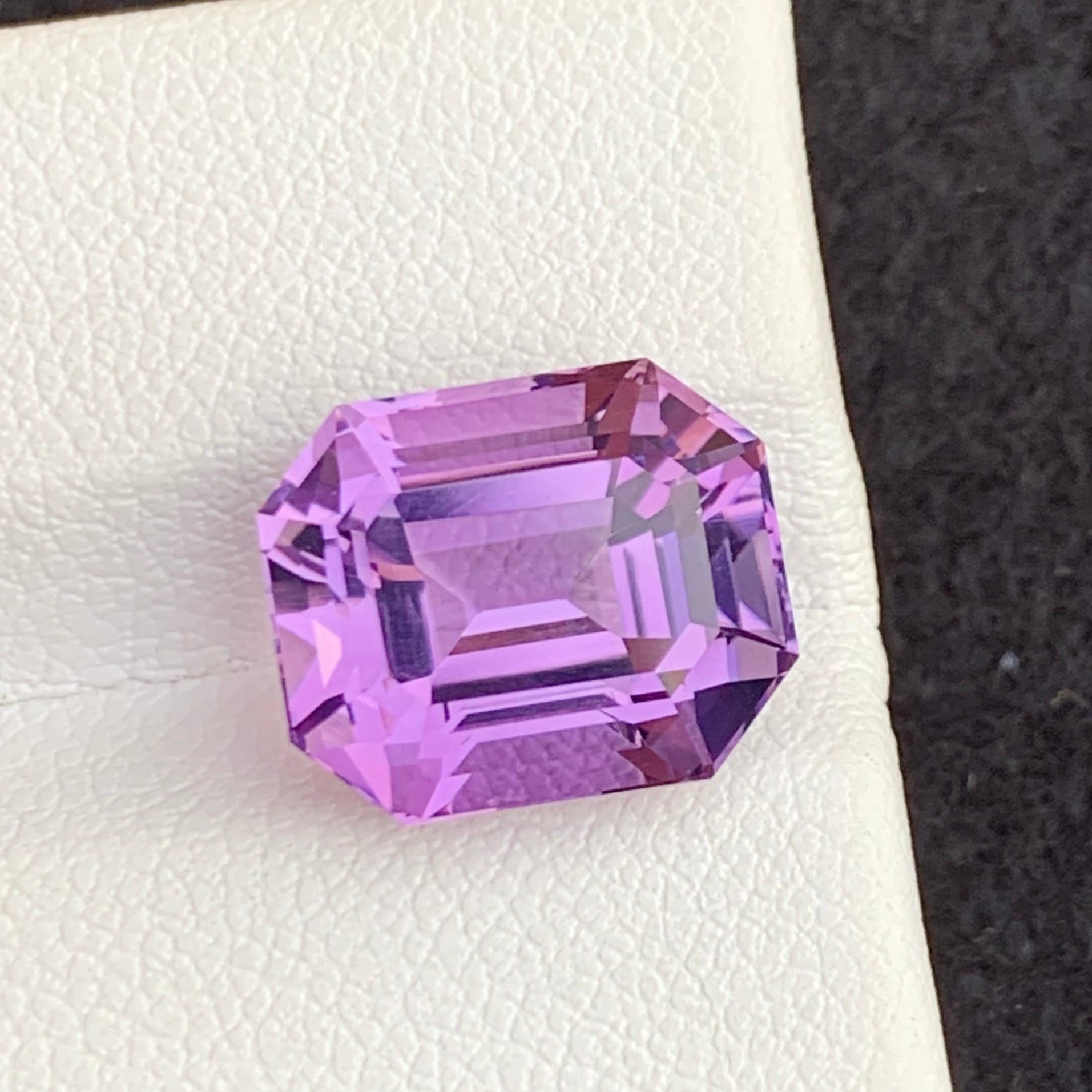 Loup clean amethyst gemstone
Long Asscher cut amethyst for jewelry