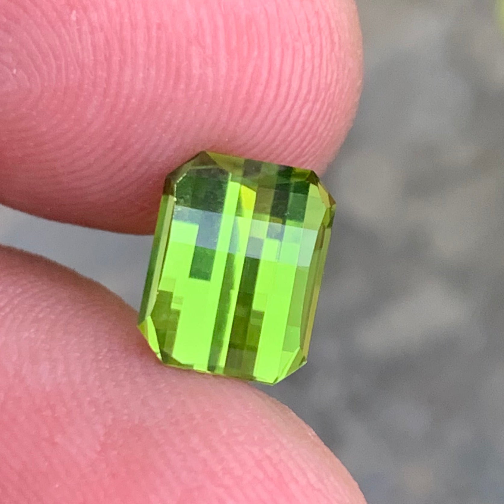 Natural untreated green peridot 3.10 ct
Pixel cut peridot gemstone for ring