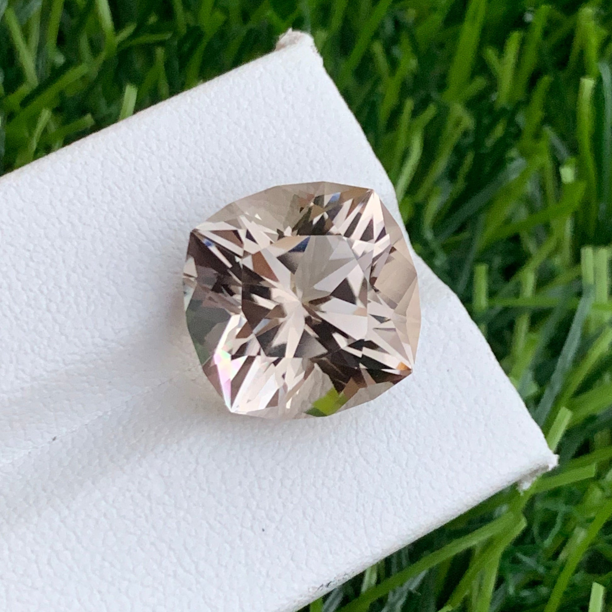 Smoky Quartz ring
Smoky Quartz pendant
Loupe clean smoky quartz loose gemstone from Pakistan
Natural smoky quartz fancy cut collector gemstone