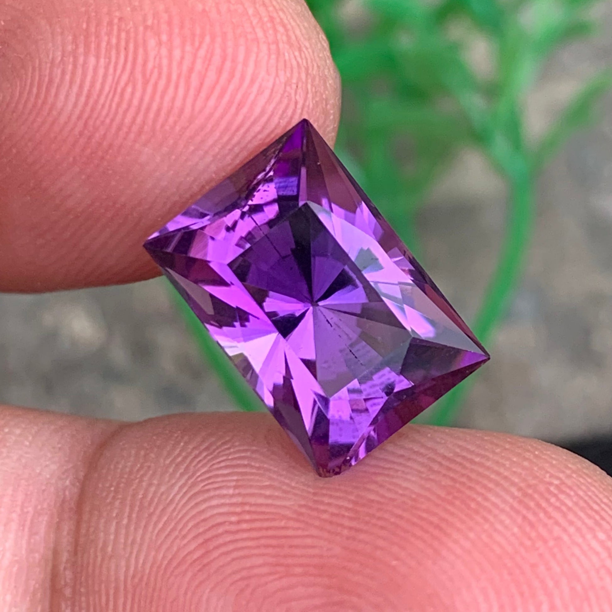 Amethyst for Ring
Loup Clean Amethyst
Elegant Baguette Gem