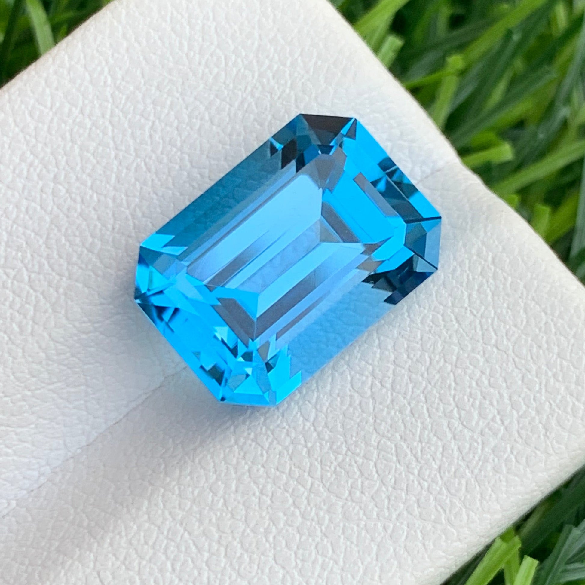 Luxury Blue Topaz Stone
Emerald Cut Topaz for Ring