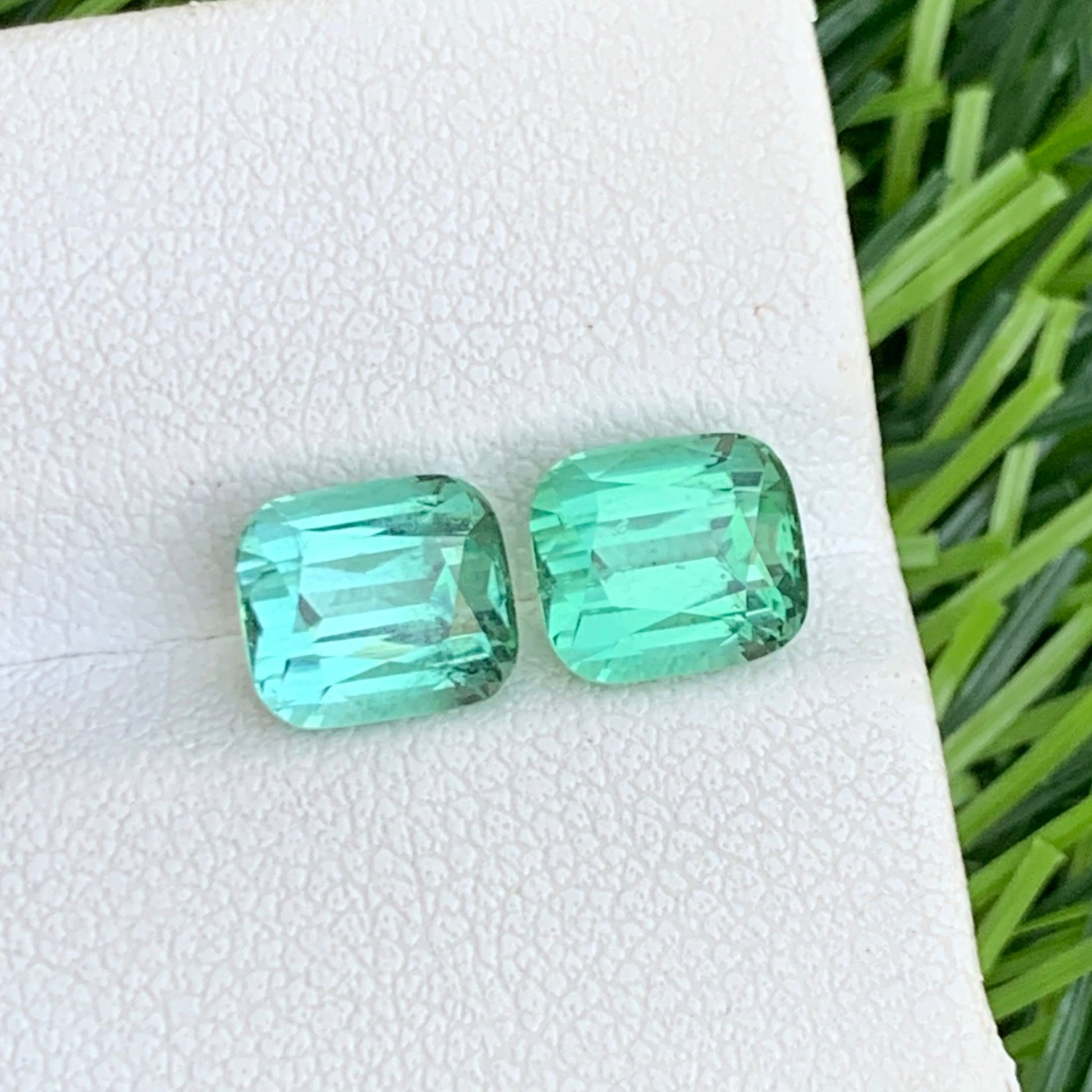 Mint green Jewelry pair
Luxury Mint Green Tourmaline Gemstone Earrings