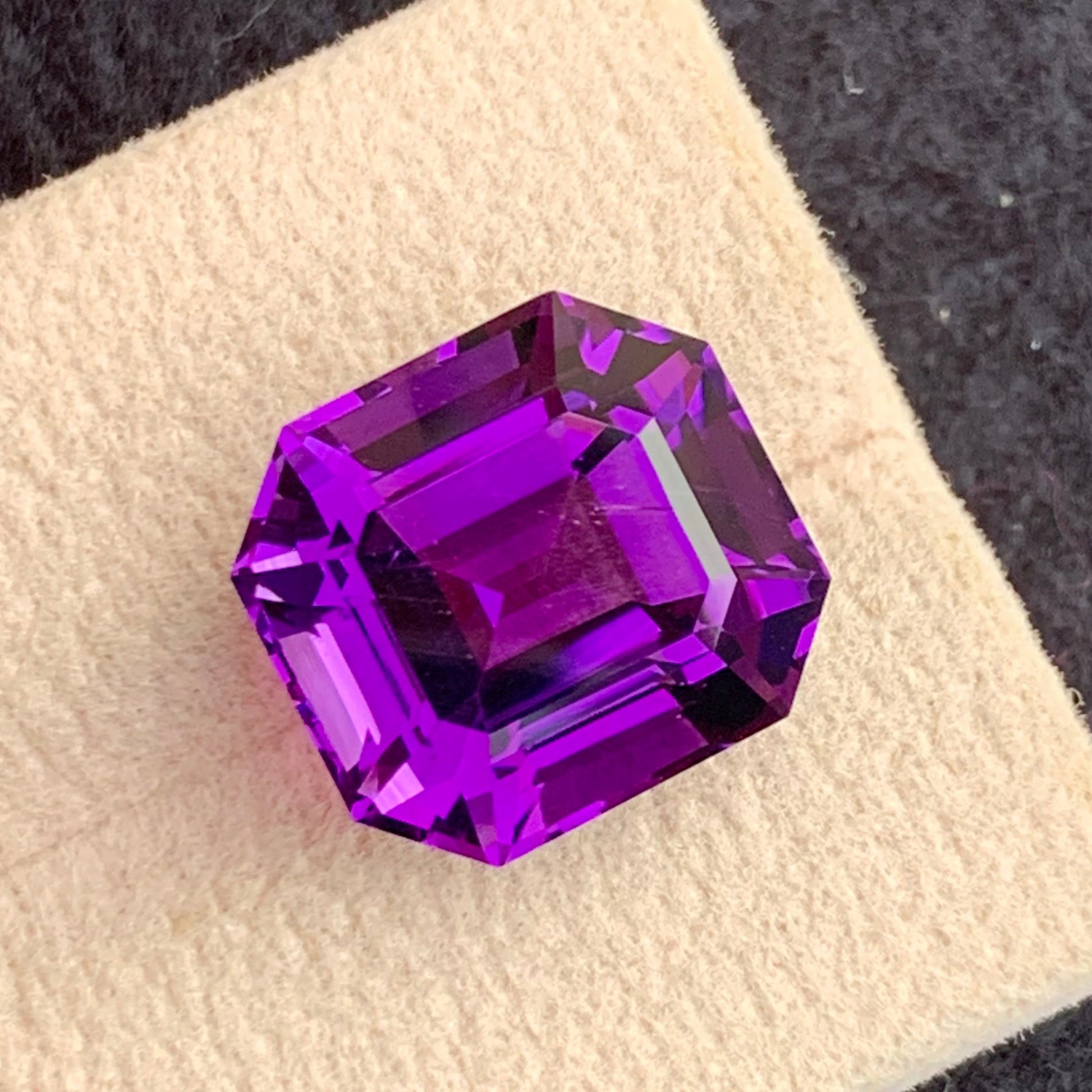 Long Asscher cut amethyst for jewelry
Luxury amethyst gemstone from Brazil