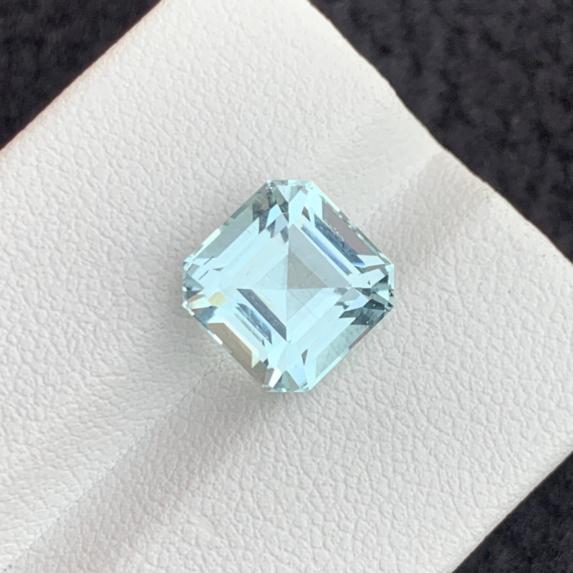 Luxury aquamarine gemstone for rings
Asscher cut aquamarine loose gemstone