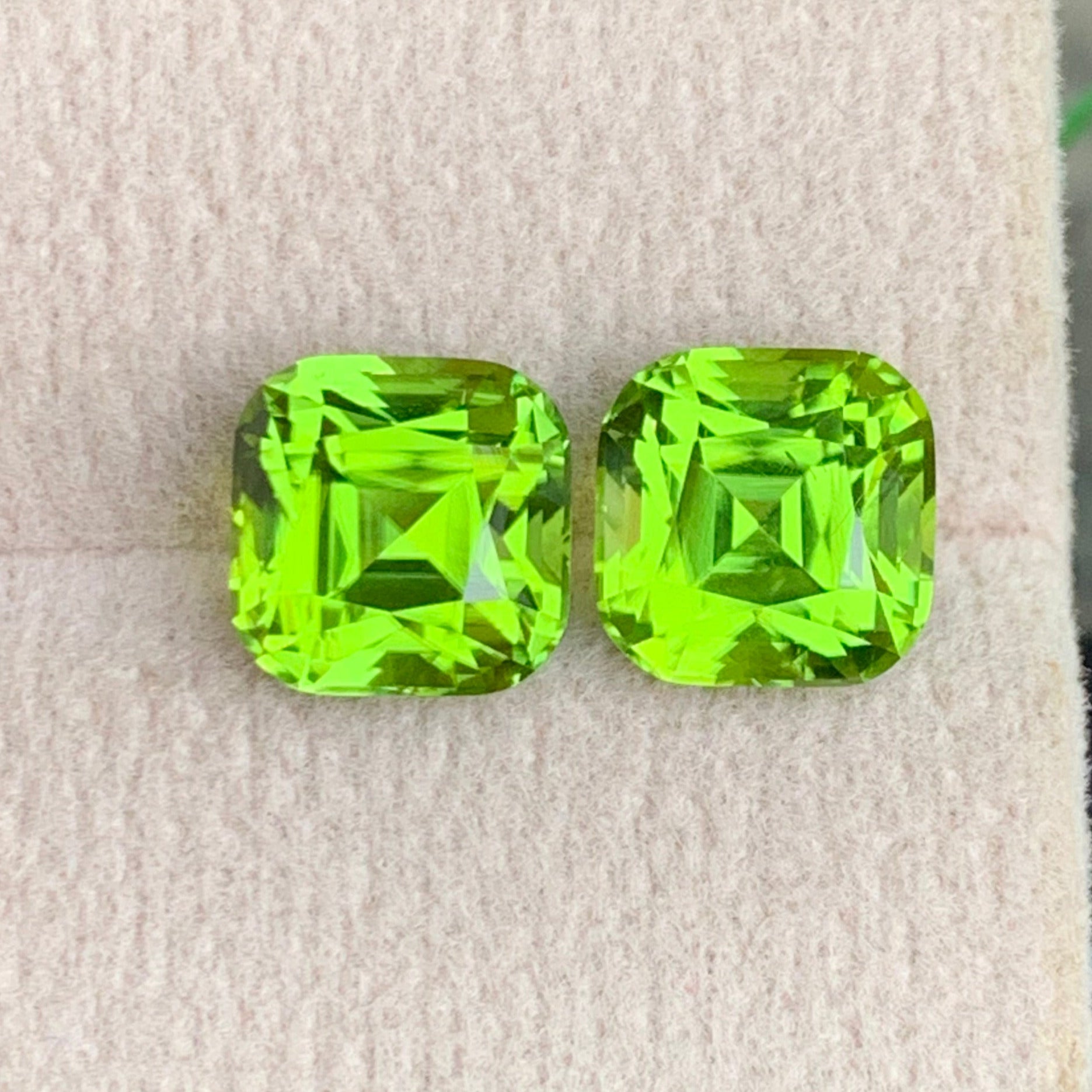 Onestep Gems peridot pair