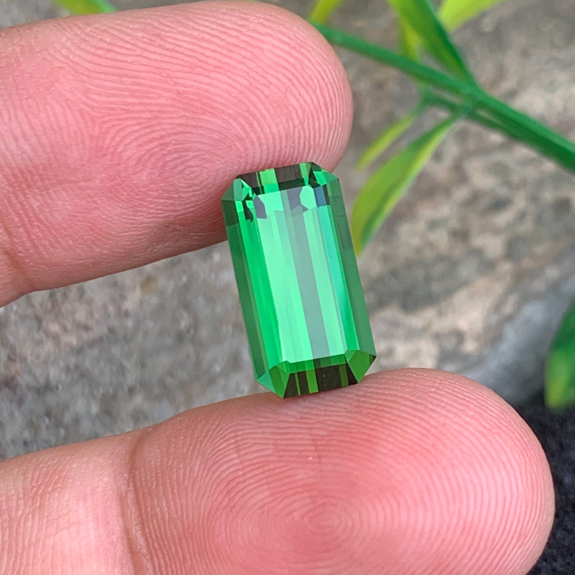 Luxury vivid green tourmaline gemstone for rings and pendants
Natural untreated Afghan green tourmaline emerald cut stone