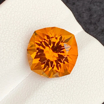 mandarin citrine crystal
mandarin citrine color
Marco Voltolini cut mandarin citrine gemstone
6.30 carat mandarin citrine loupe clean gemstone