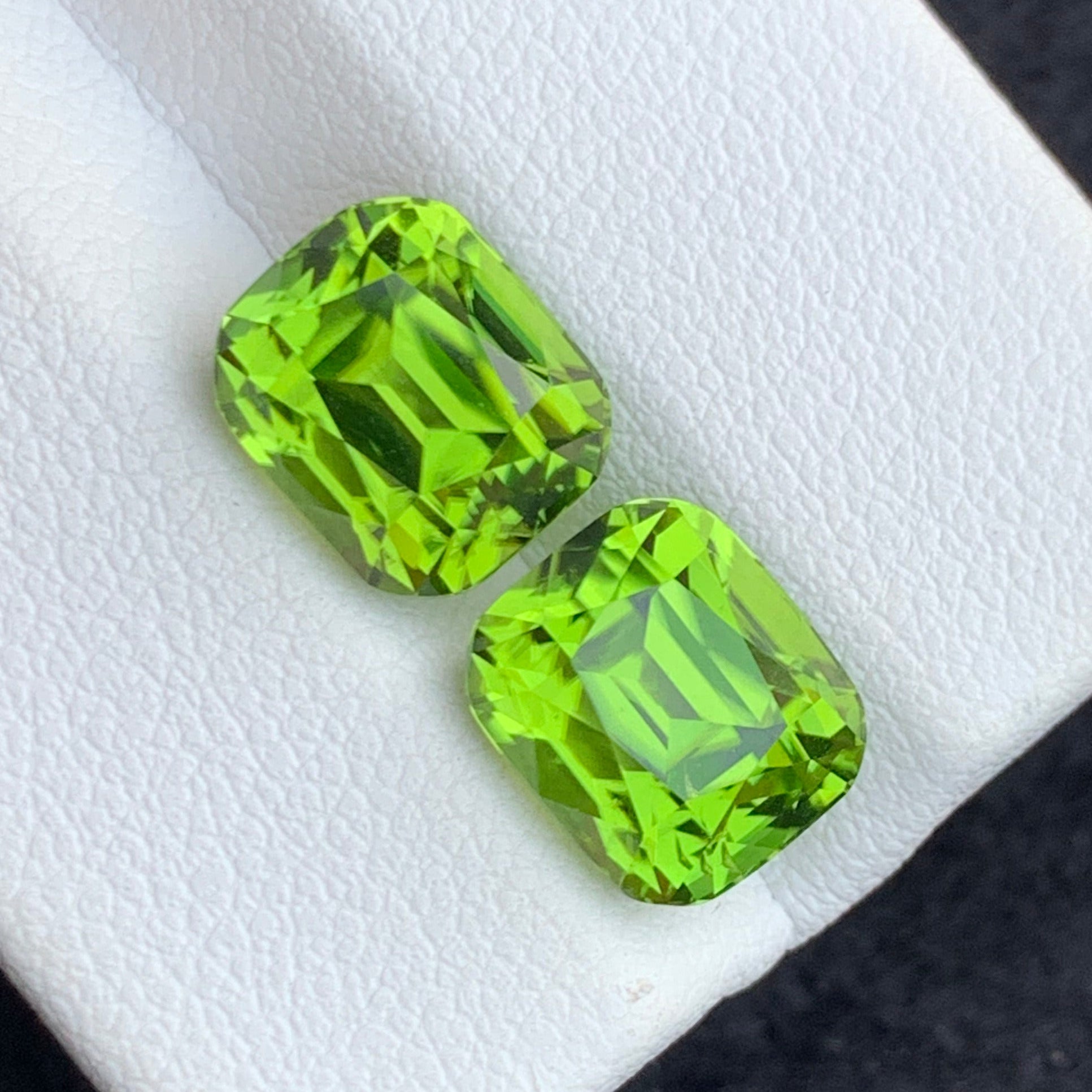 Loup Clean Peridot
Matching Green Gemstones