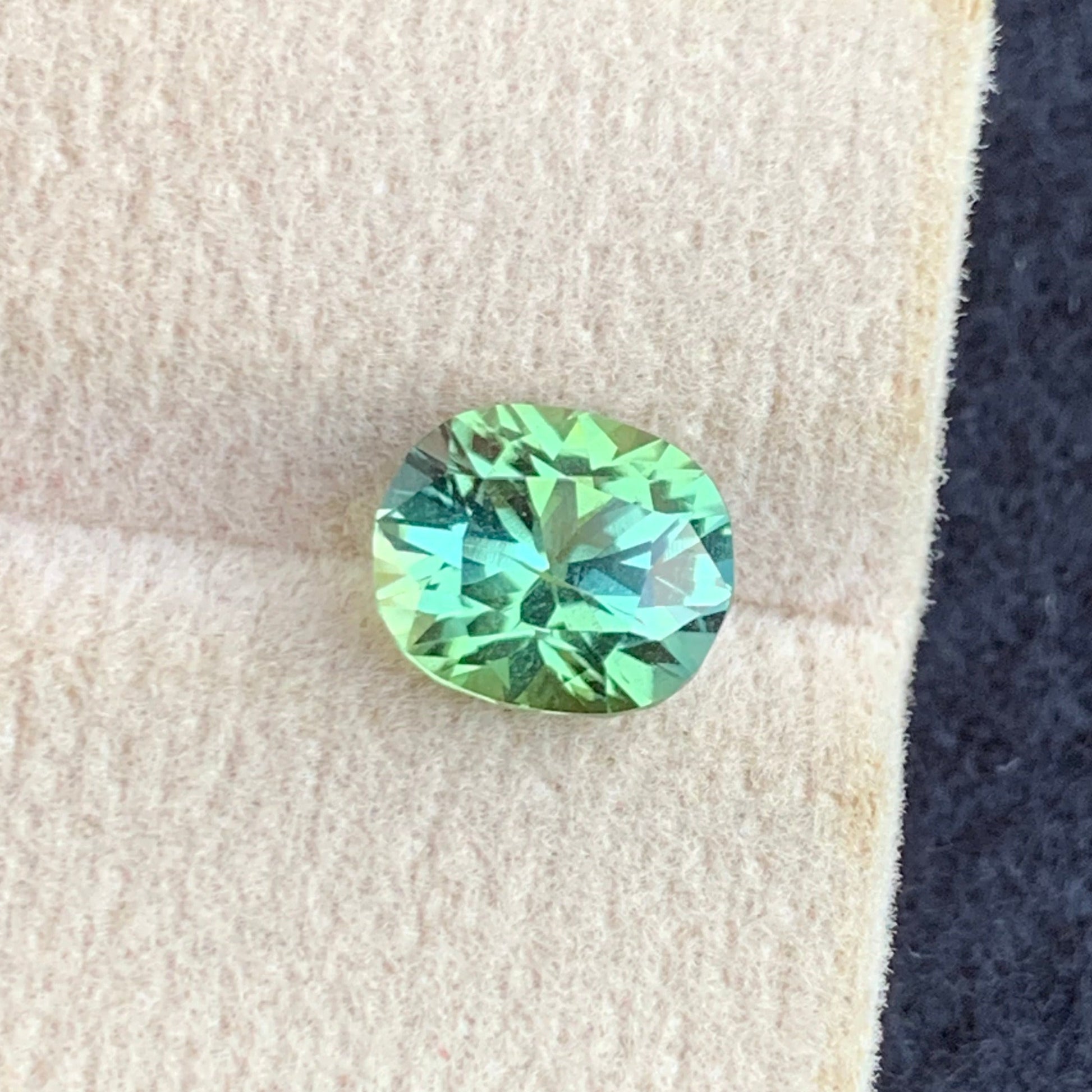 VVS mint green tourmaline
Mint green tourmaline for jewelry