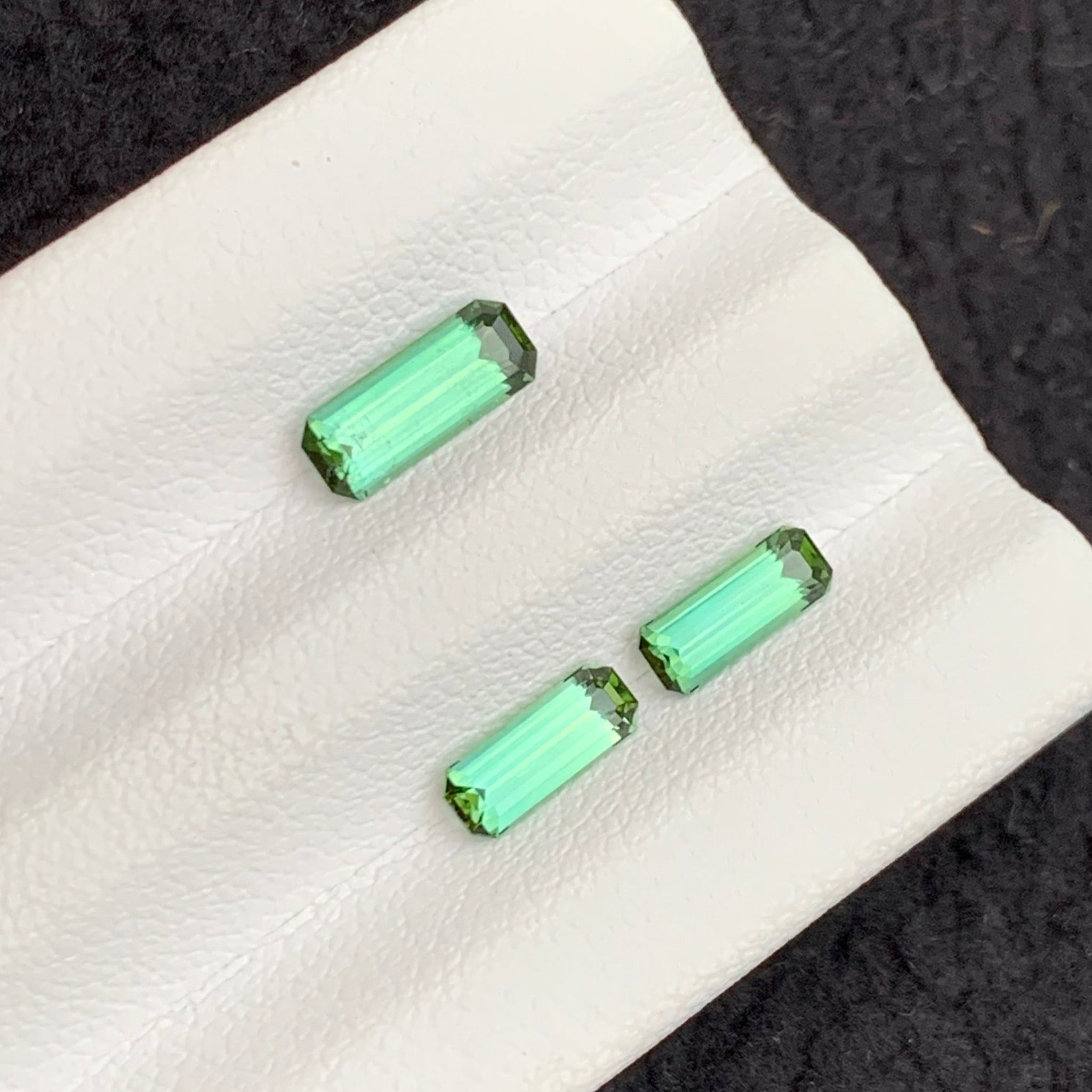 Apple green ring set
Mint green tourmaline ring set 1.55 carats emerald cut