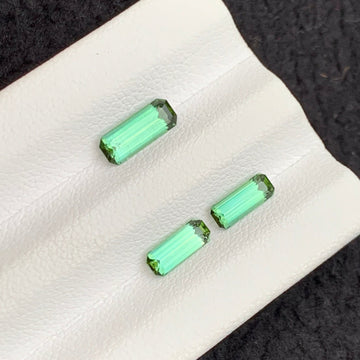 Apple green ring set
Mint green tourmaline ring set 1.55 carats emerald cut