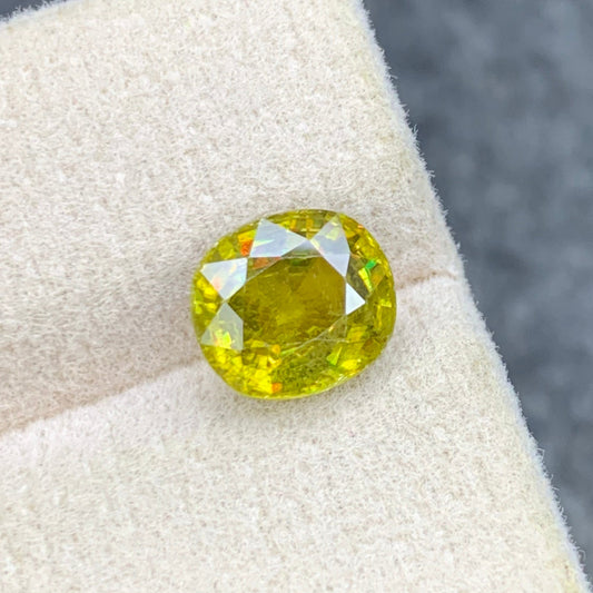 Greenish yellow Sphene gemstone
Greenish yellow Sphene jewelry