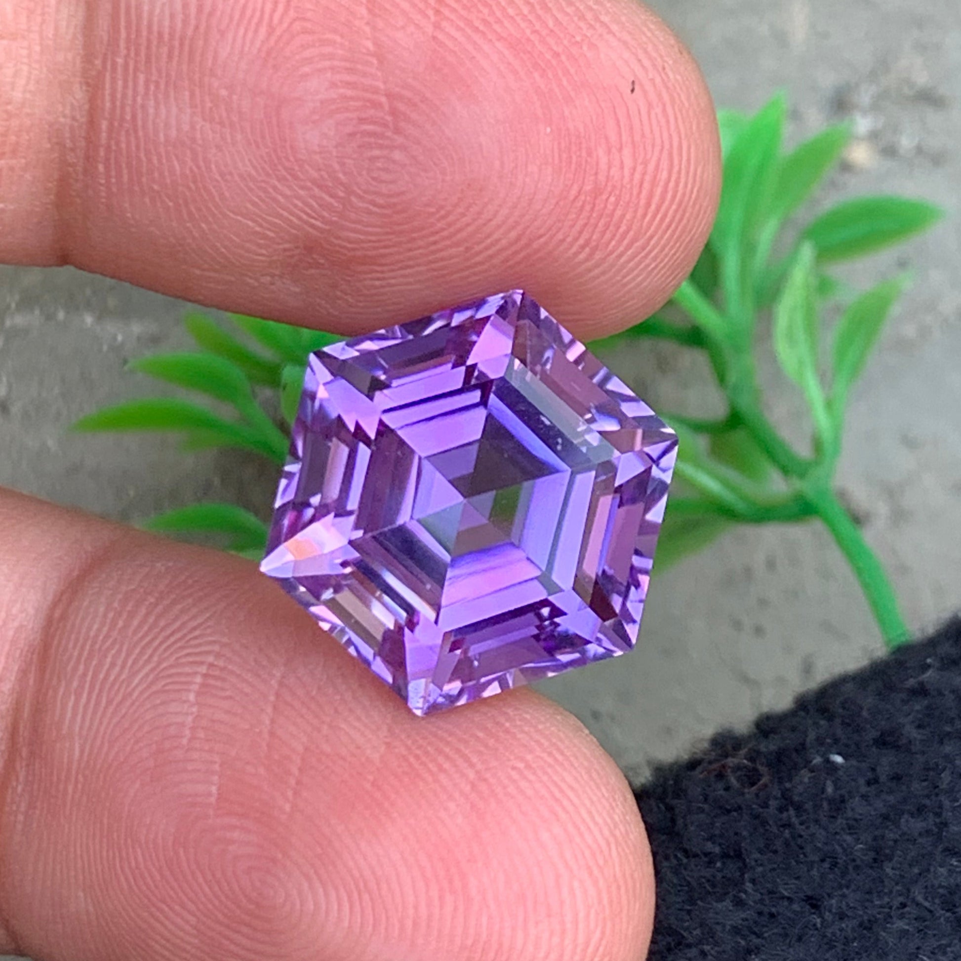 Loose pinkish purple Amethyst
Natural Amethyst Gemstone Brazil

Hexagonal Cut Amethyst Jewelry Stone