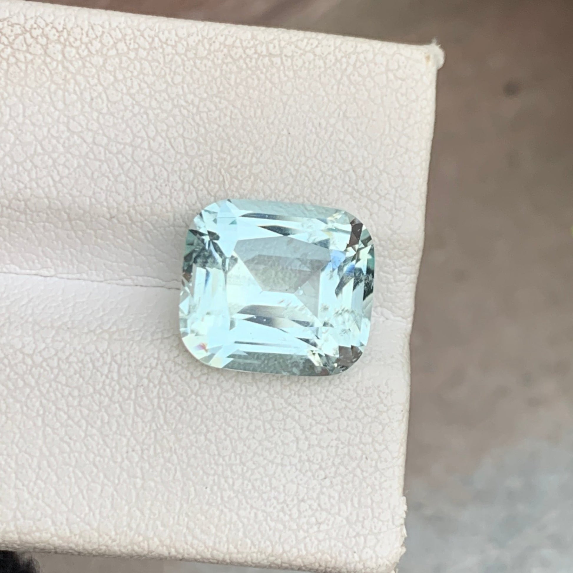 Aquamarine jewelry 
Natural Aquamarine Gemstone 5.55 Ct Top View Display