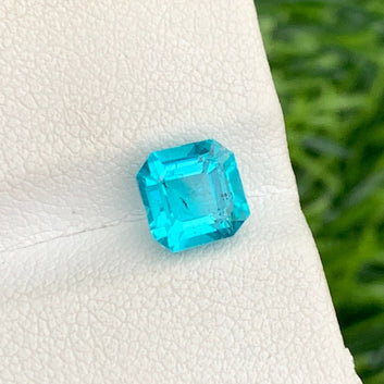 Loose Neon blue Apatite
Asscher Cut Neon Blue Apatite Close-up