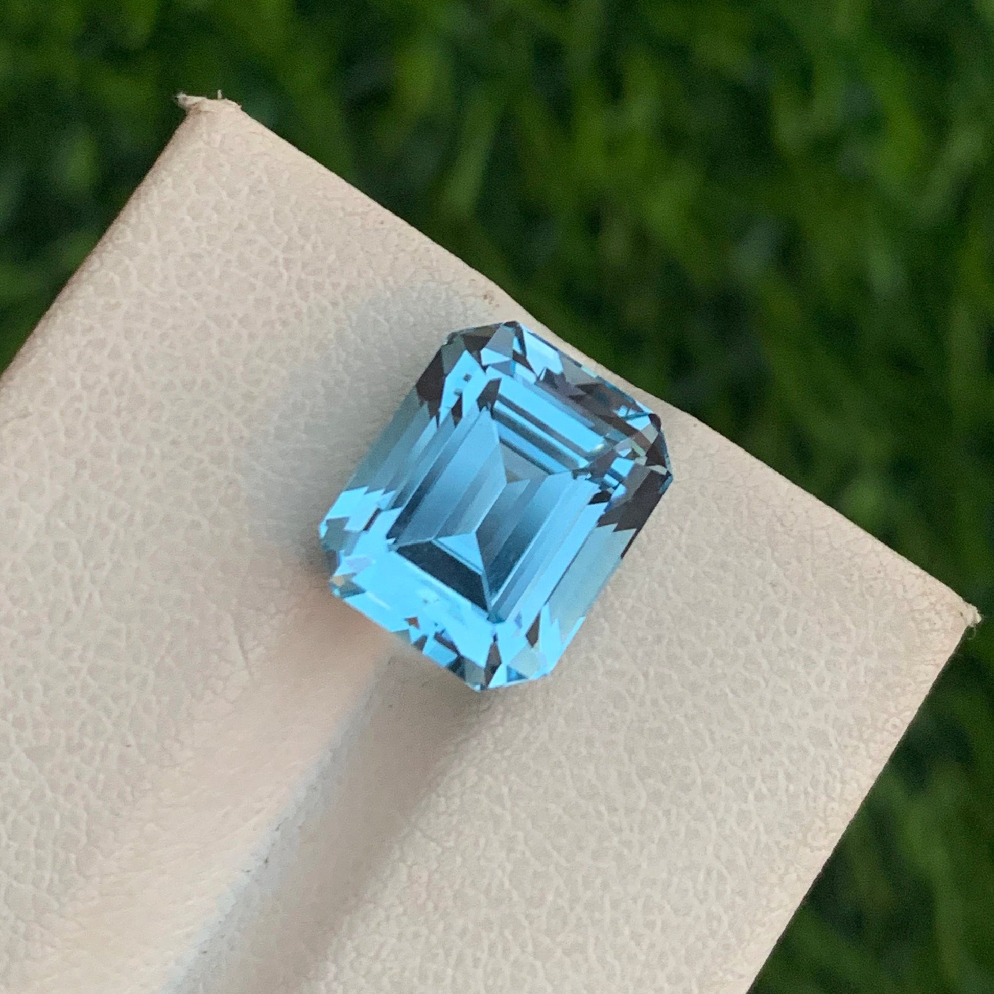 Natural Blue Topaz Loose Gemstone for Rings and Pendants