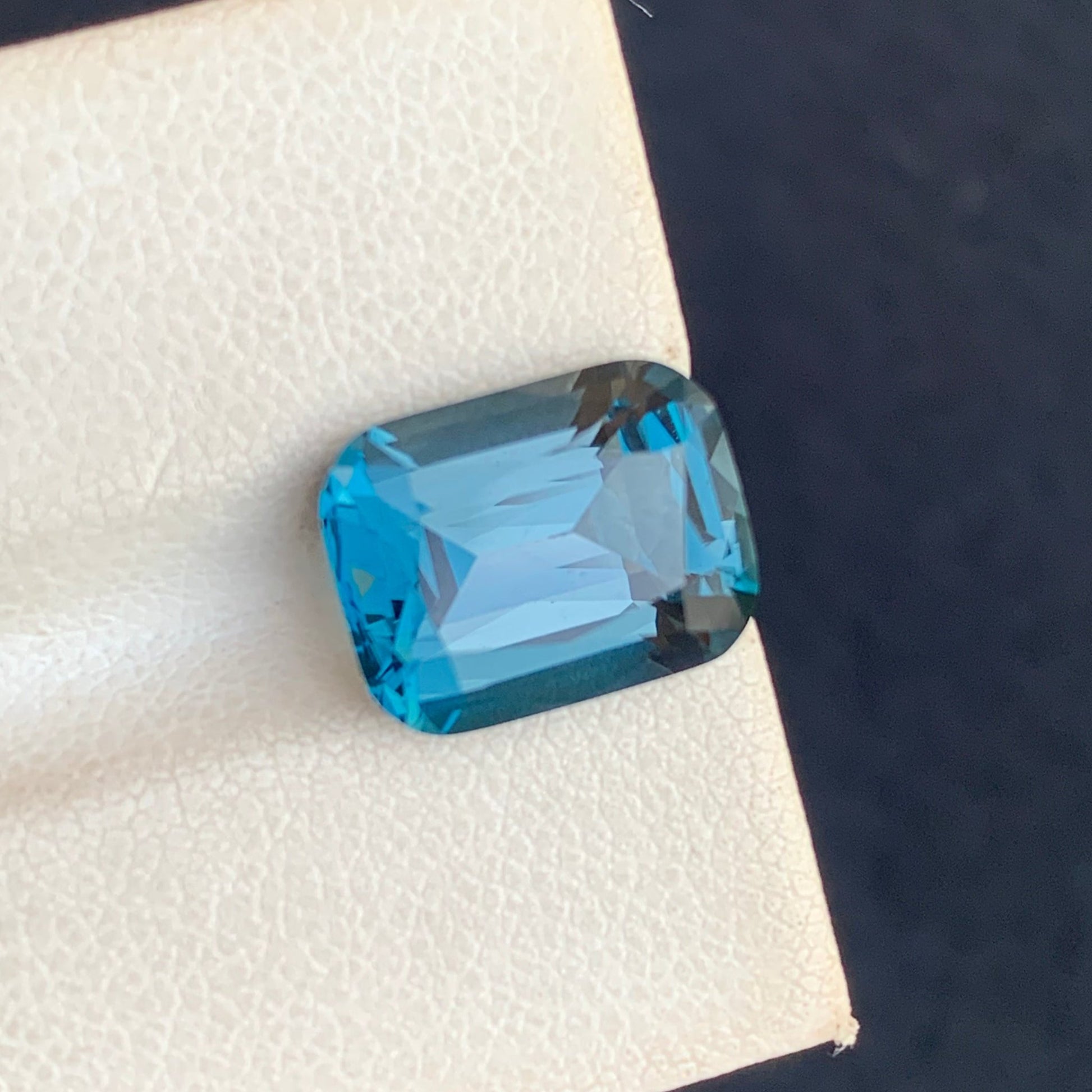 Natural Deep Blue Topaz for Jewelry
