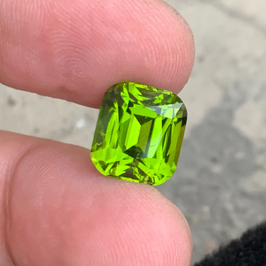Natural Green Peridot 8.95 Carats Cushion Cut
Green Peridot Loose Gemstone Pakistan