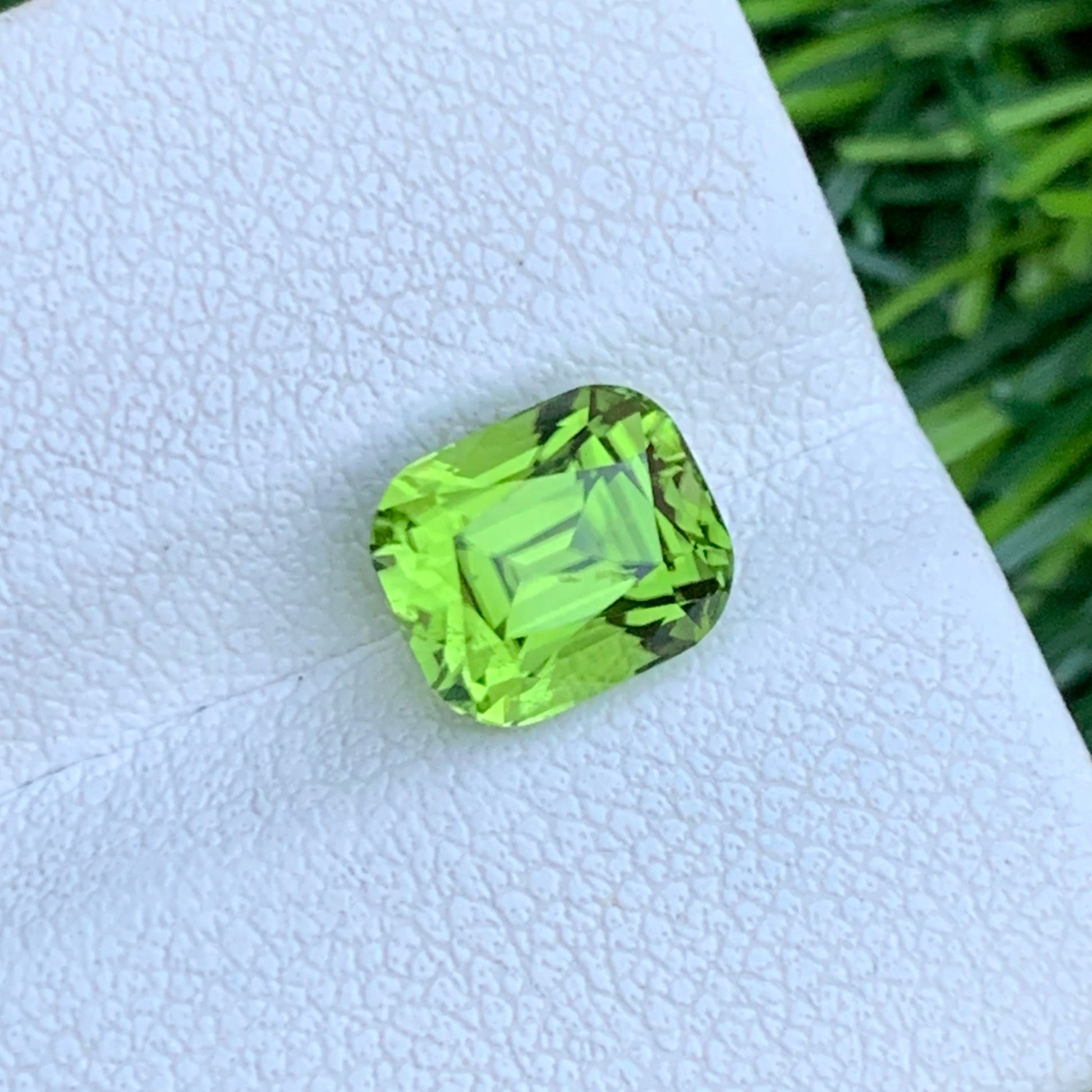 peridot jewelry
Natural Peridot Cushion Shape Gemstone
