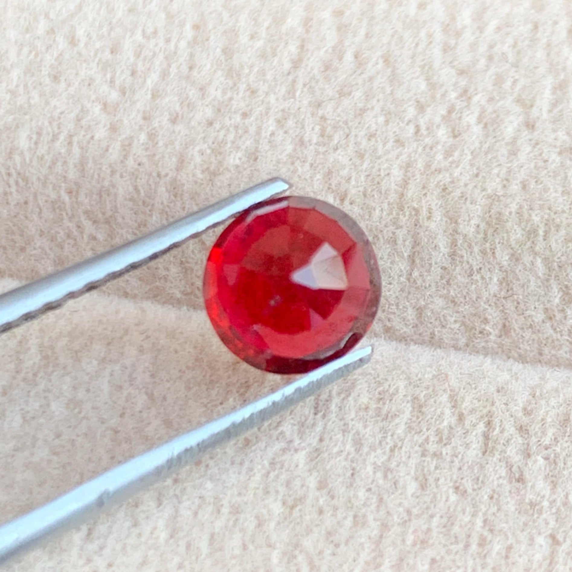 Loose Red Spinel
Natural Red Spinel Burma Gemstone

VVS Red Spinel Loose Stone