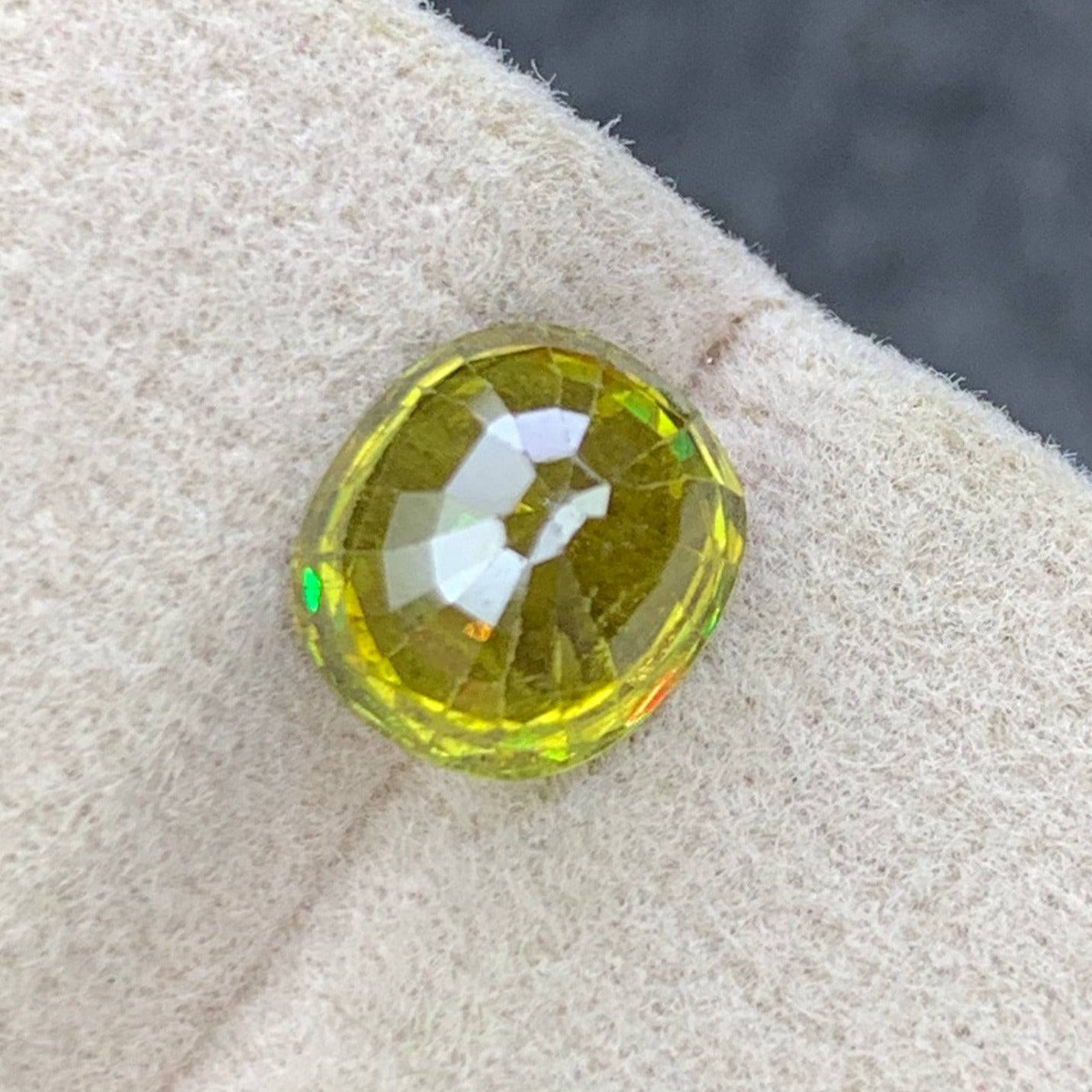 Natural Titanite Sphene gemstone 2.45 carat vivid fire