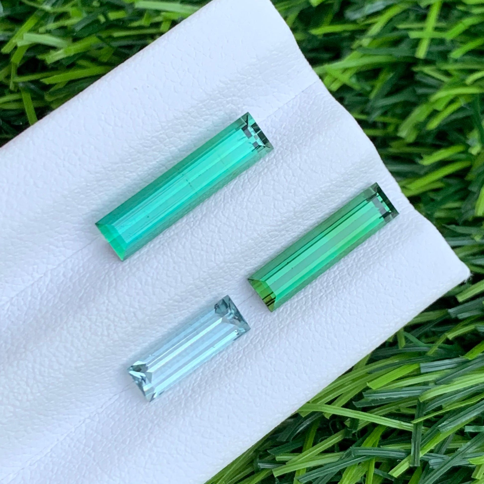 Baguette shape Tourmaline lot
Natural Untreated Green Tourmaline Gemstones