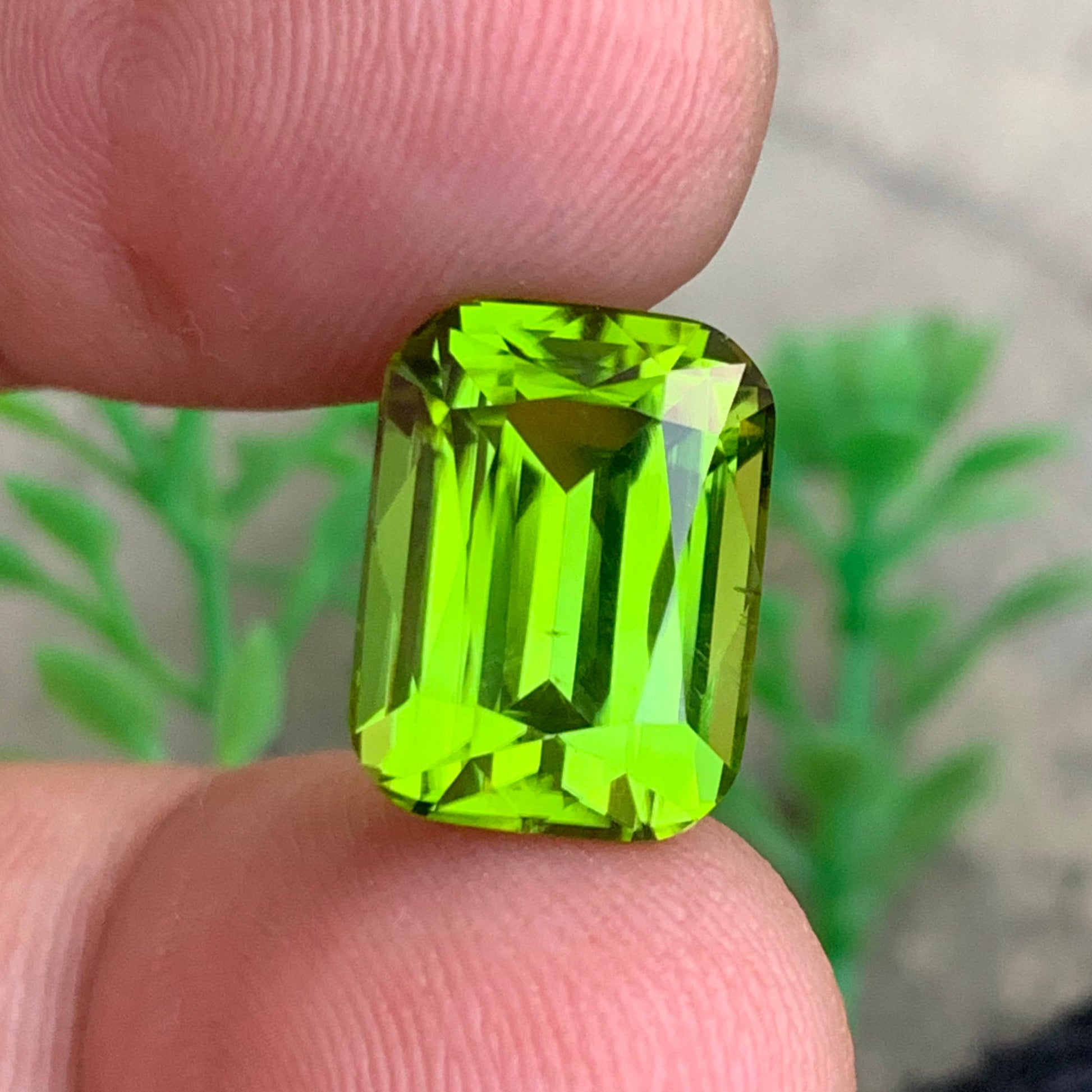 Long cushion cut yellow-green Peridot stone
Premium 8.80 carat Peridot for rings