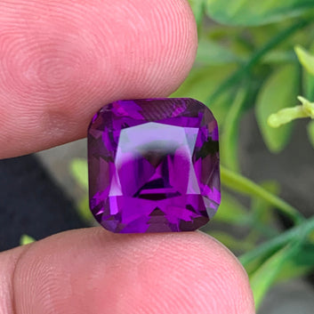 Pink Purple Amethyst ring
Pink Purple Amethyst gift
Natural pink purple amethyst 12.15 carat cushion cut gemstone
Pink purple amethyst from Brazil, top view