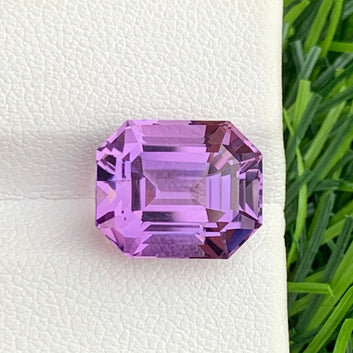 Natural pink purple amethyst Asscher cut
Loup clean amethyst gemstone