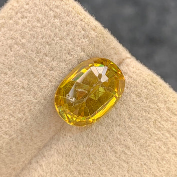 yellow Sphene oval shape
yellow Sphene gift