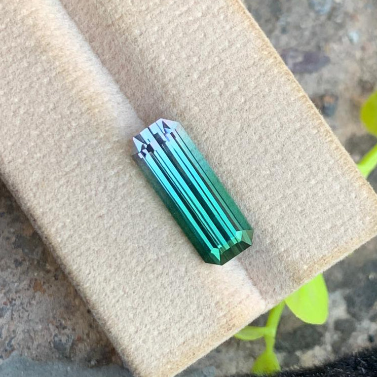 Natural untreated bicolor tourmaline gemstone
Luxury emerald cut Afghan tourmaline for jewelry