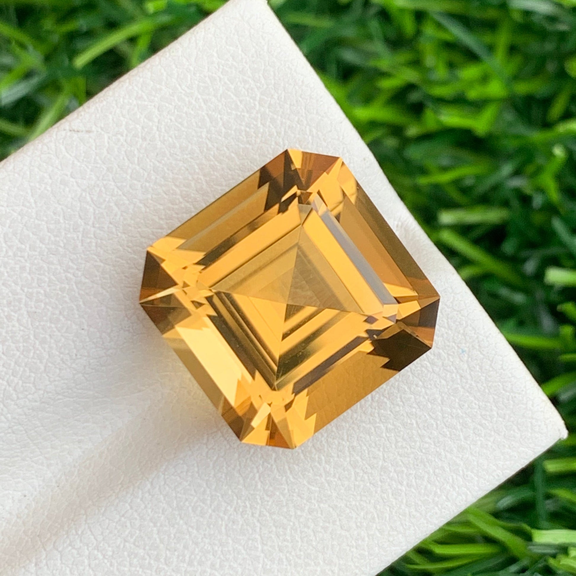 OneStep Gems Yellow Citrine Stone – Display with Measurement Scale