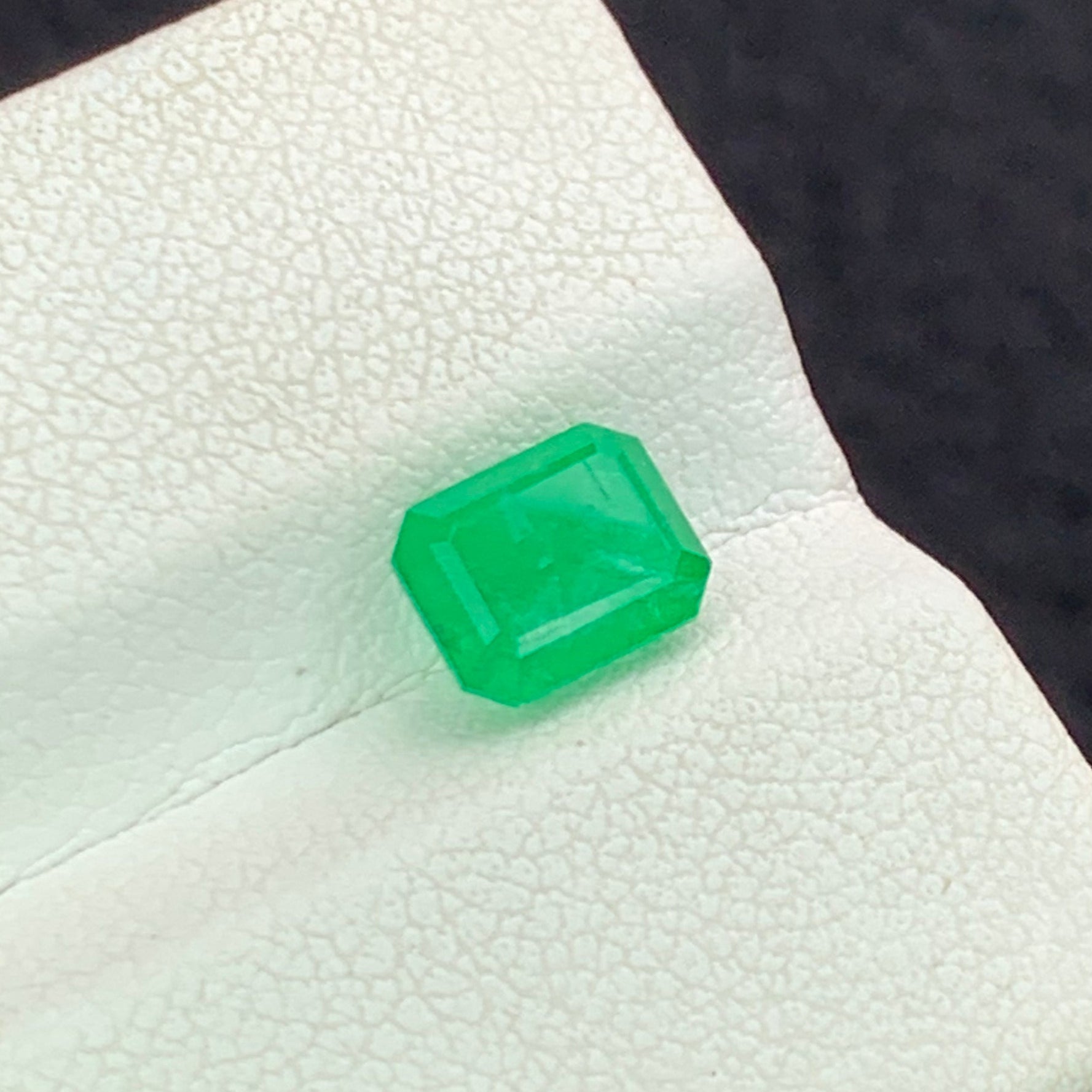 Afghanistan Emerald stone
Onestep Gems natural emerald gemstone 1.20 carats