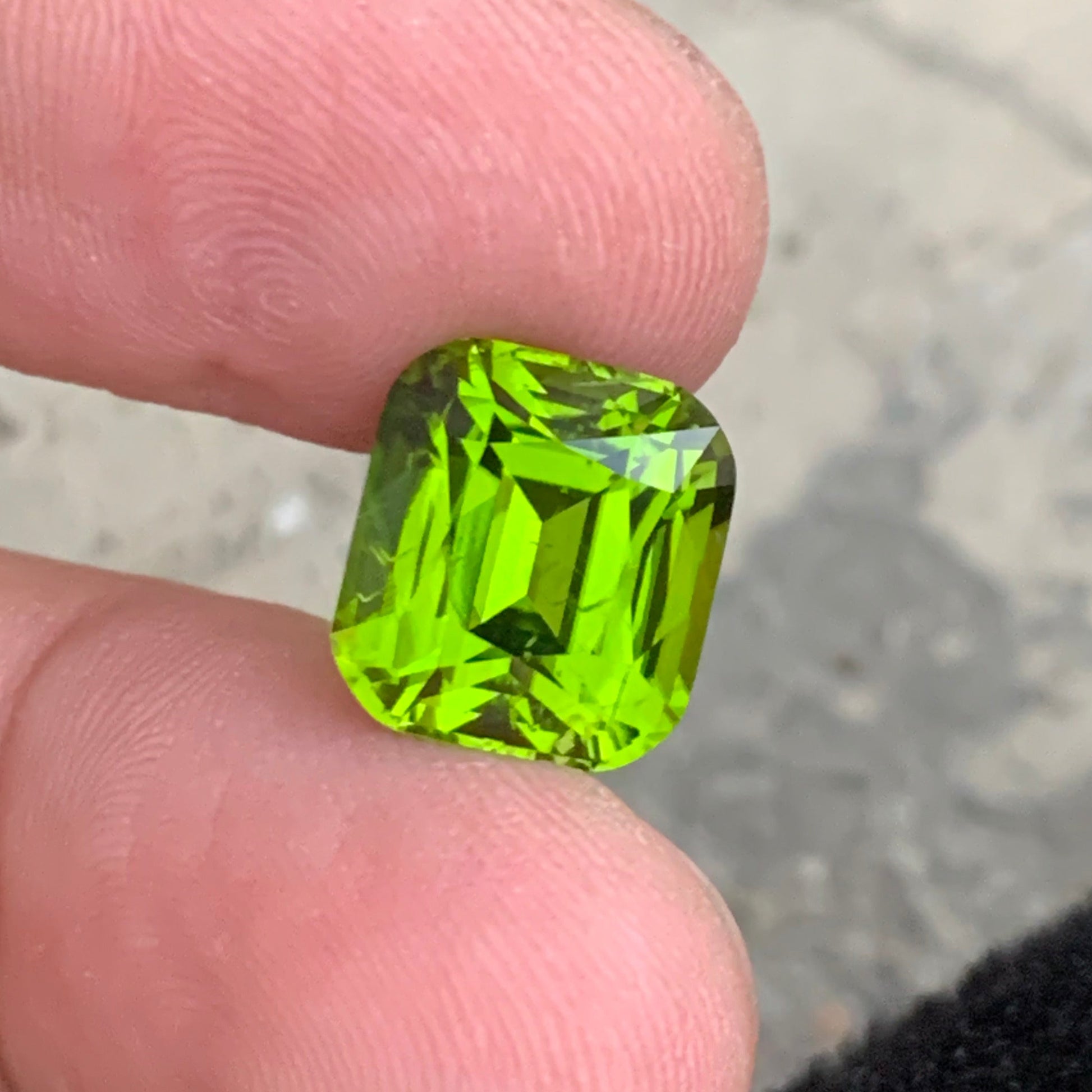 Green Peridot Gemstone ring
Green Peridot Gemstone pendant
Pakistan Green Peridot for Custom Jewelry
Large Green Peridot Loose Stone