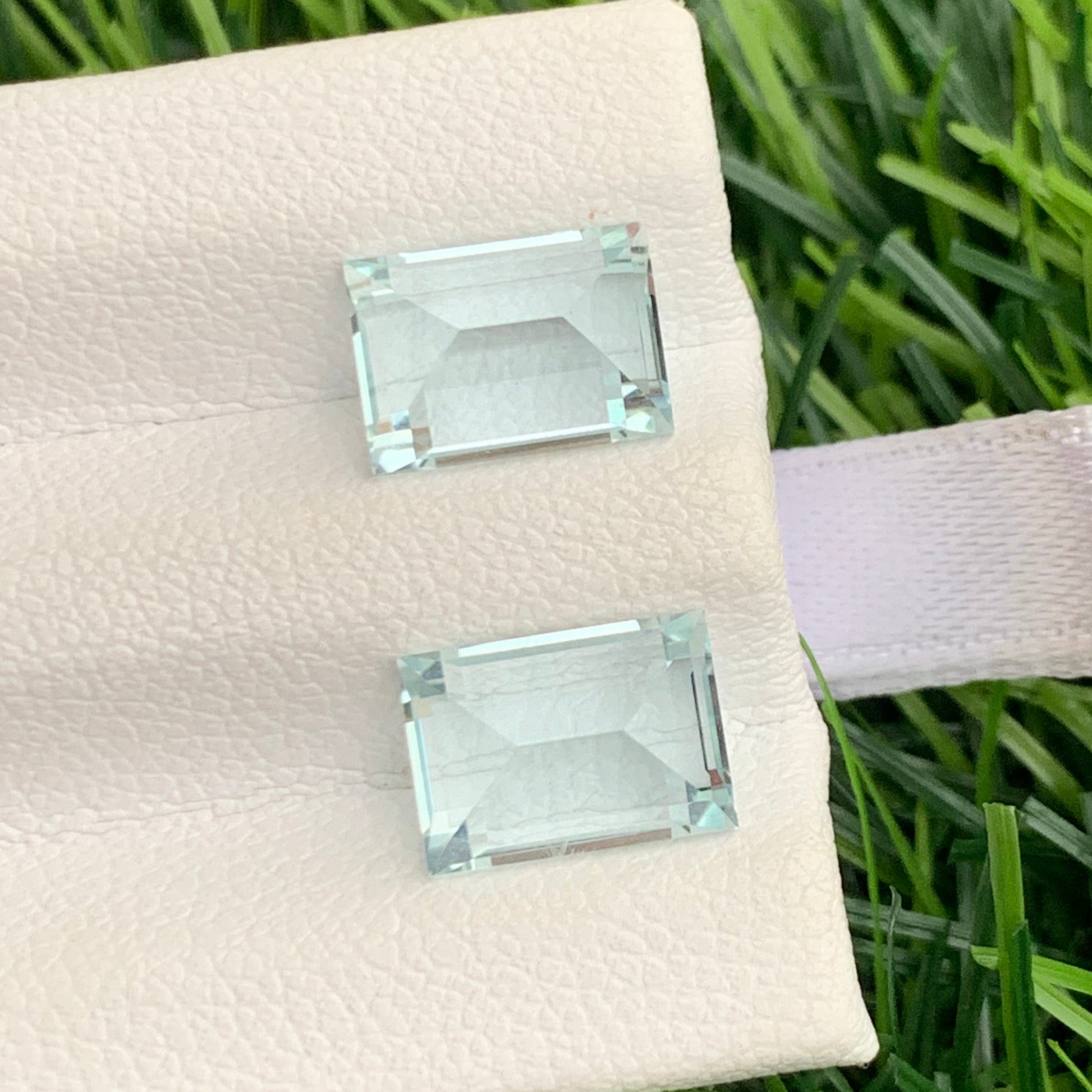 Pakistan mined aquamarine gemstone pair for jewelry making
elegant blue aquamarine matched stones for designer earrings
