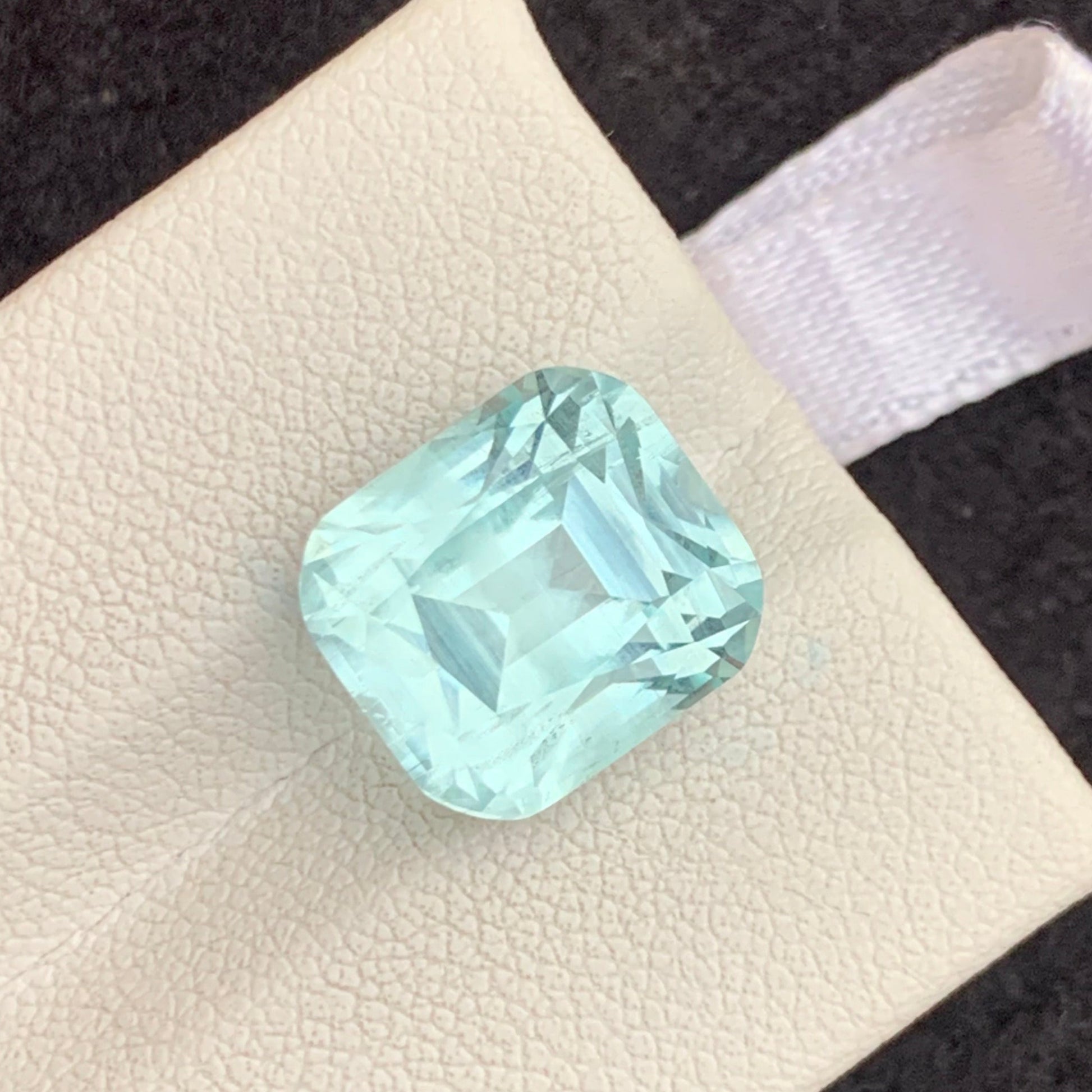Pakistan origin aquamarine gemstone cushion cut loose stone
luxury aquamarine gemstone for ring and pendant jewelry design