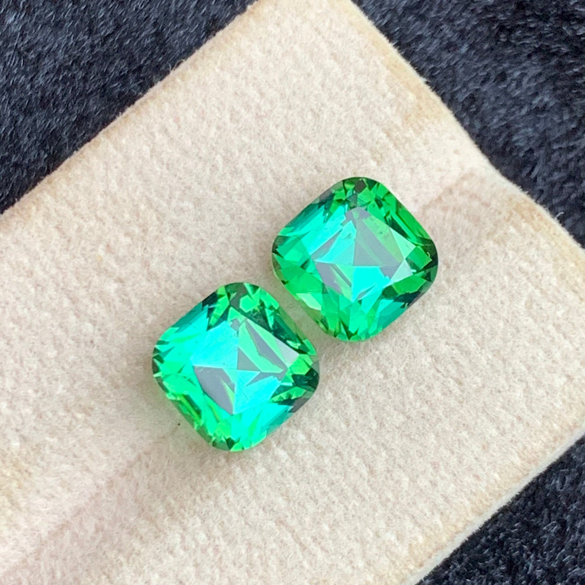 Bluish Green Tourmaline
Bluish Green Tourmaline jewelry
Premium Afghan bluish green tourmaline pair
Fine jewelry bluish green tourmaline gemstone set