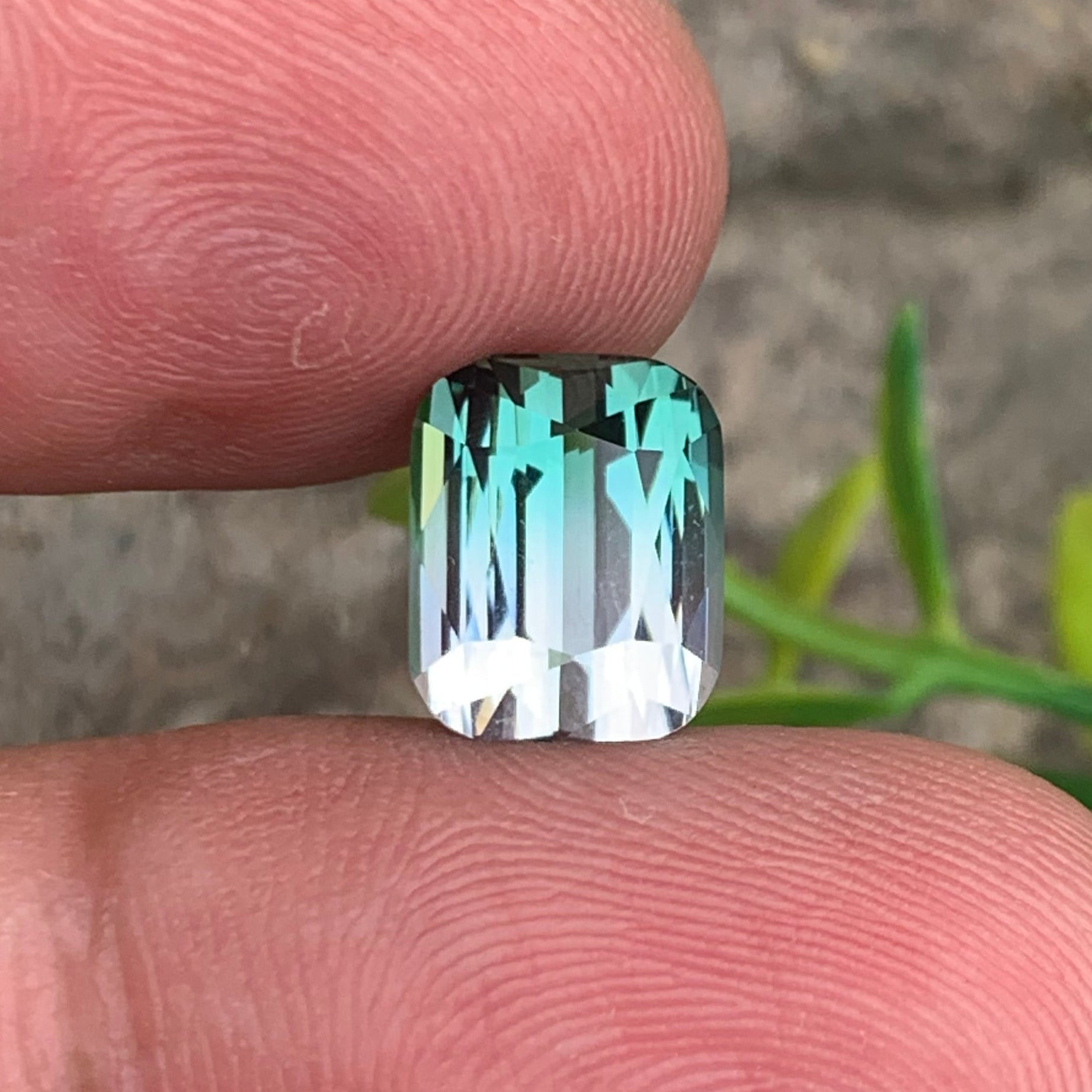 Premium Afghan tourmaline gemstone with eye-clean clarity
Collector quality bicolor tourmaline loose stone from Afghanistan