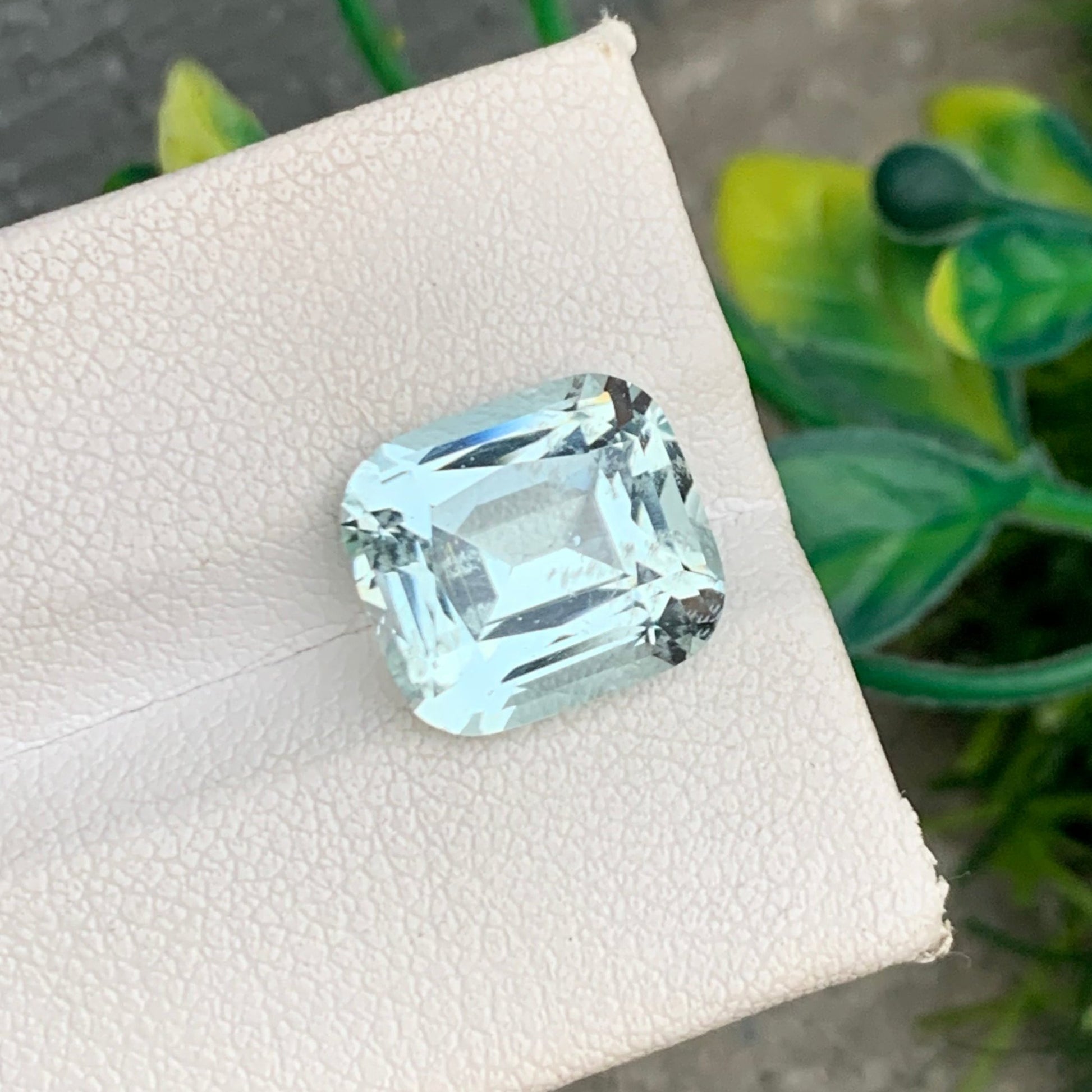 Loose Aquamarine
Premium VVS Clarity Aquamarine Stone Cushion Cut Closeup