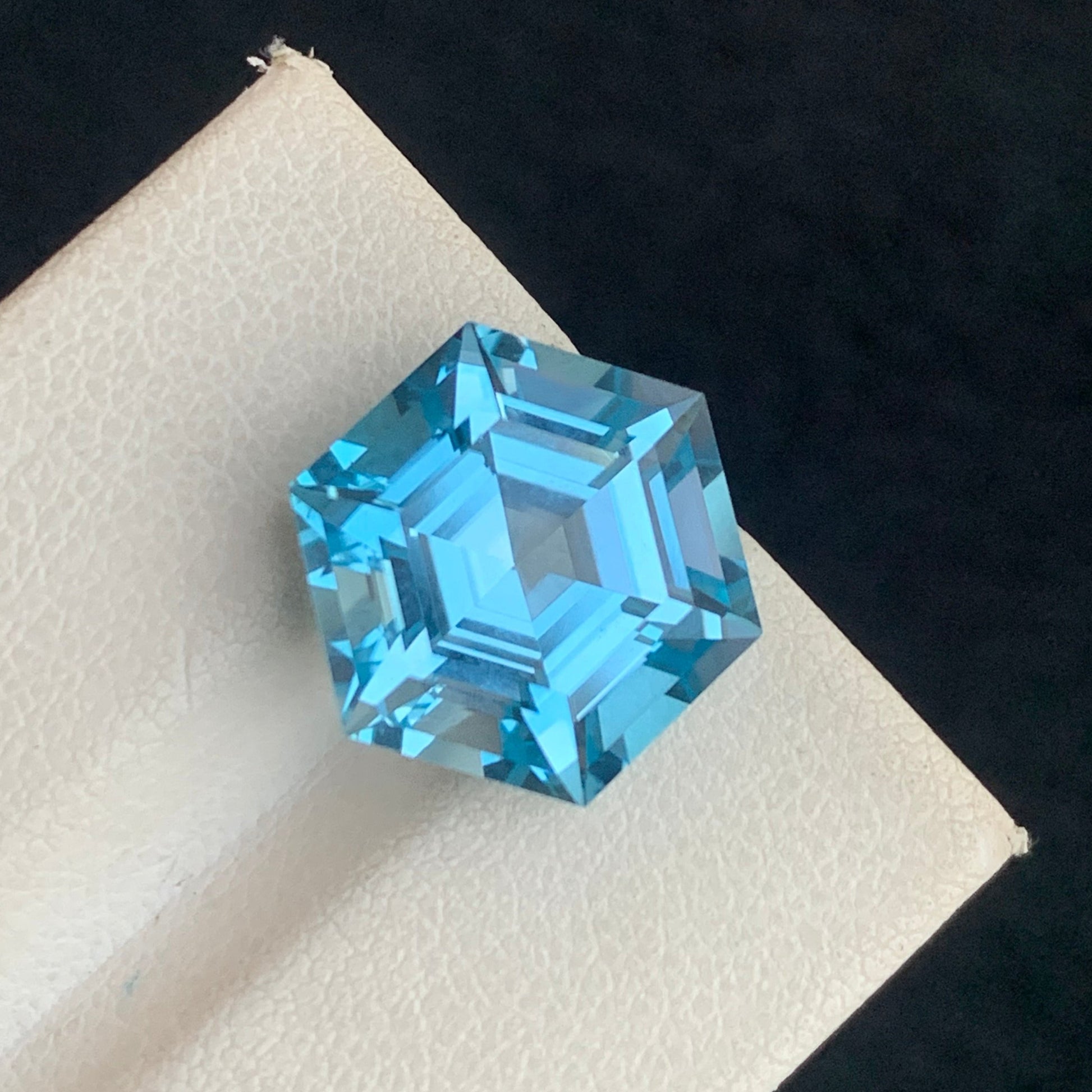Rare 10.55 Carats Swiss Blue Topaz Gemstone USA