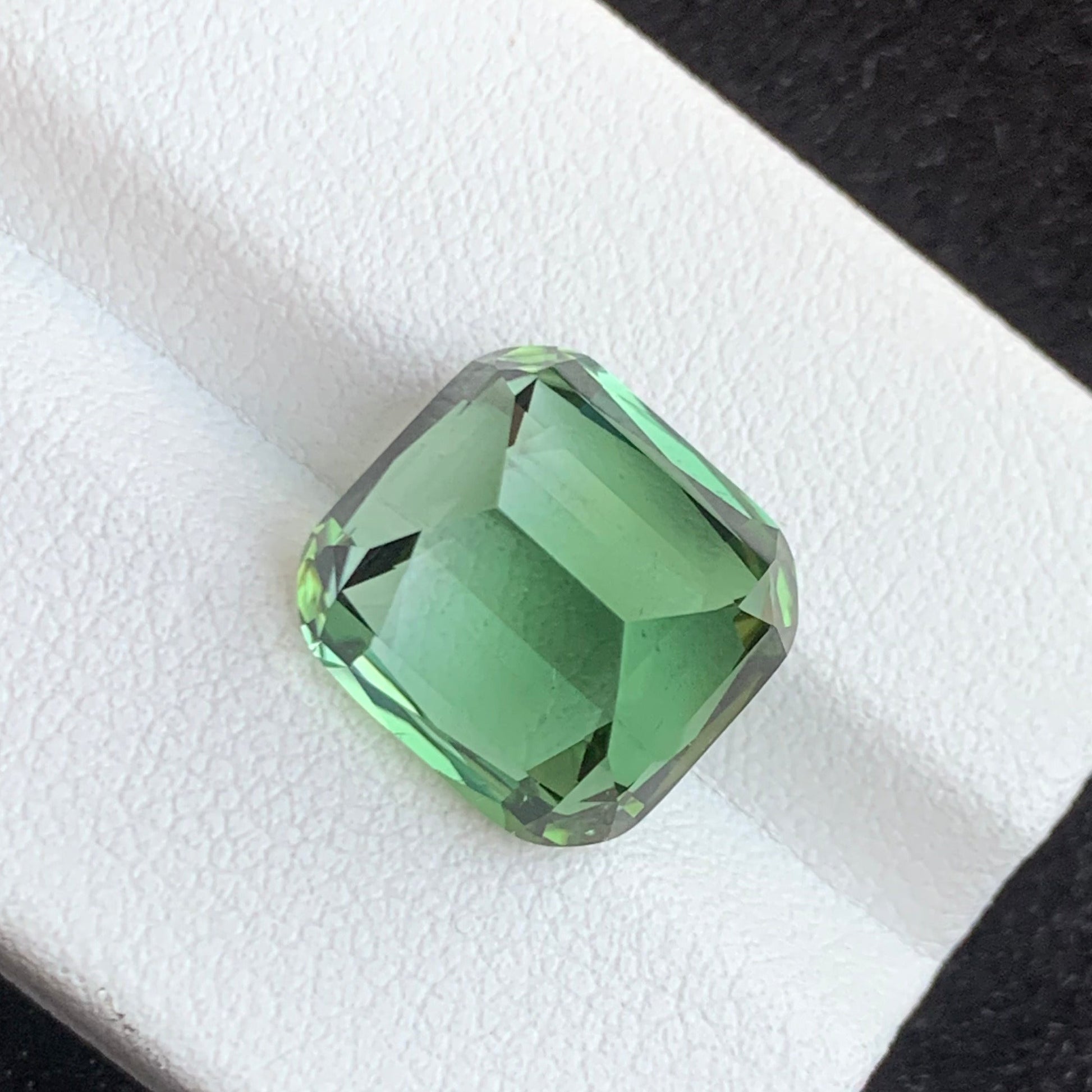 Rare dual shade green tourmaline Afghanistan gemstone
High quality bicolor tourmaline loose gemstone cushion cut