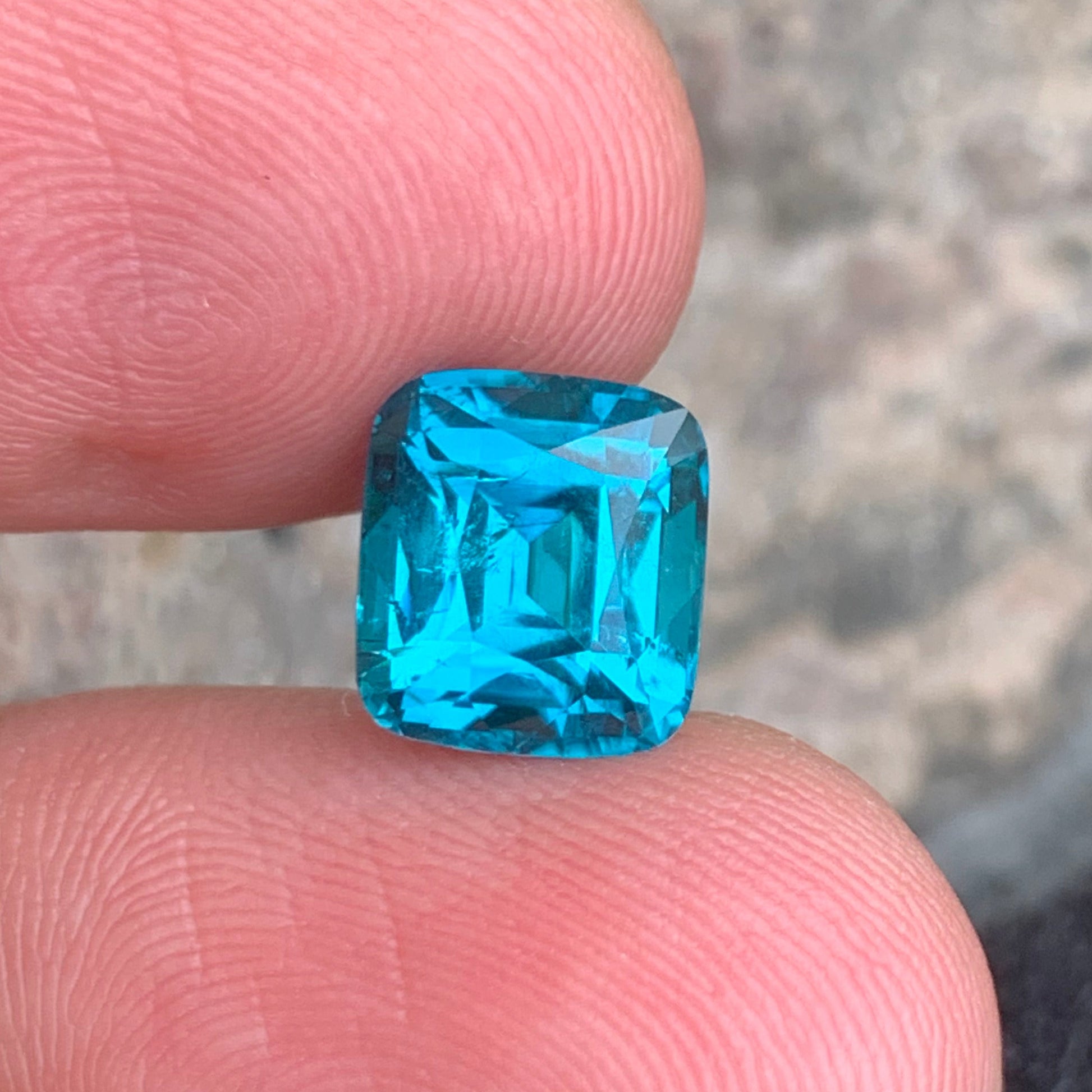 Neon Blue Tourmaline gemstone
Neon Blue Tourmaline jewery
Neon Blue Tourmaline rare find